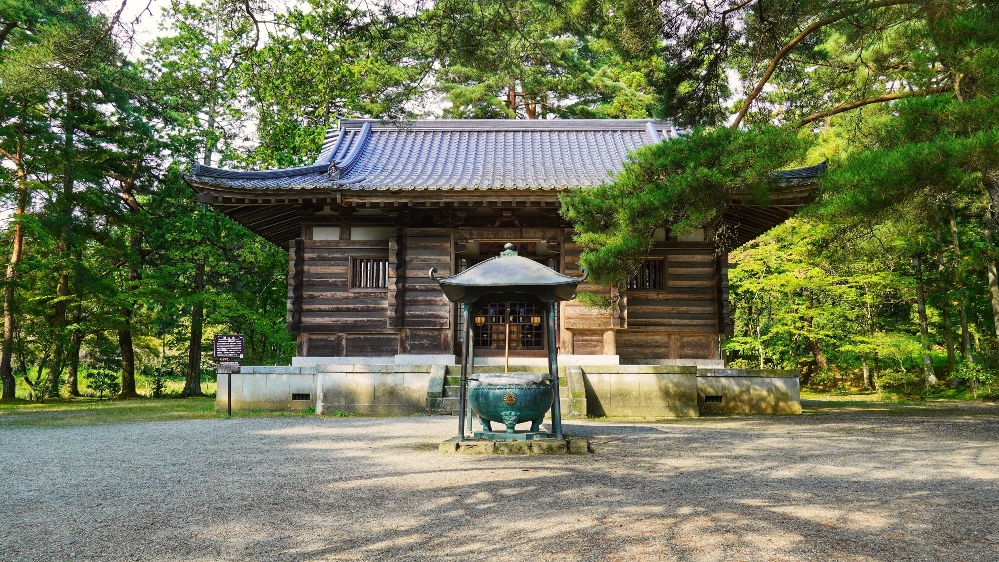 【周辺観光】「毛越寺 開山堂」毛越寺を開いた慈覚大師円仁をまつる堂です。