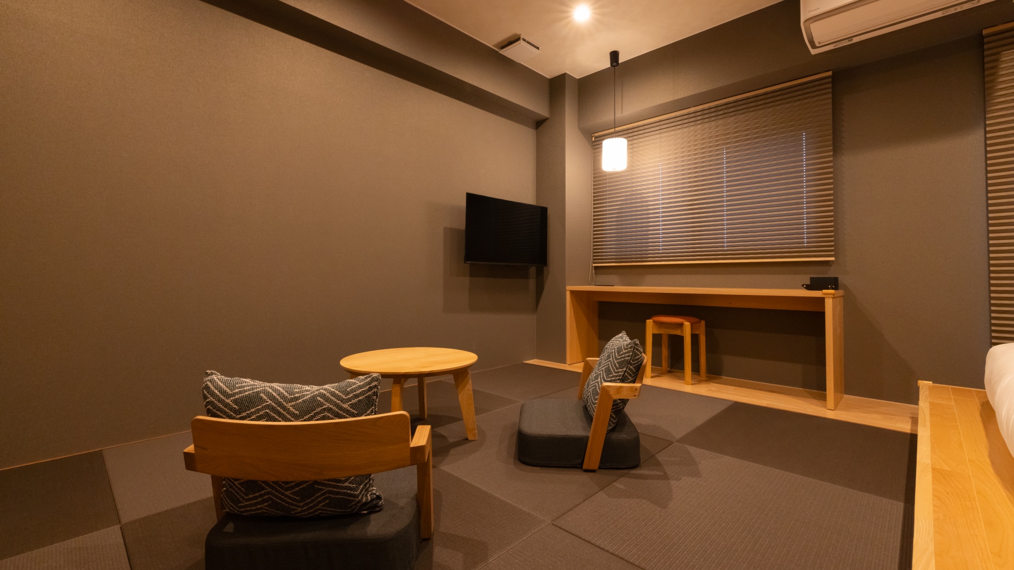 【モダンツイン】土地の木材を使用した温かみある空間で皆さまをお出迎え。