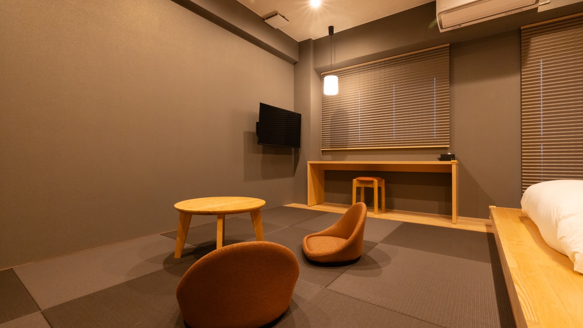 【モダンツイン】土地の木材を使用した温かみある空間で皆さまをお出迎え。