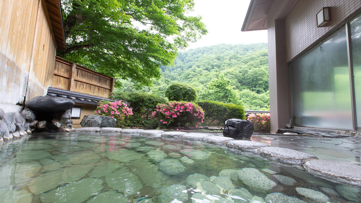《素泊まりプラン》お得に温泉を楽しみたい方必見！自然に囲まれた露天風呂で心身リラックス