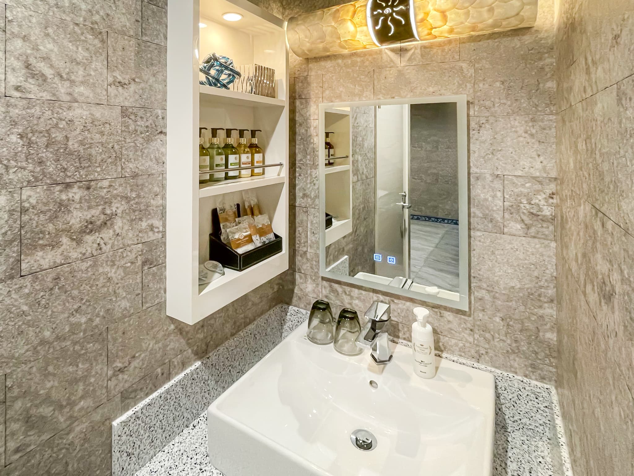 ラグジュアリー洗面　喫煙