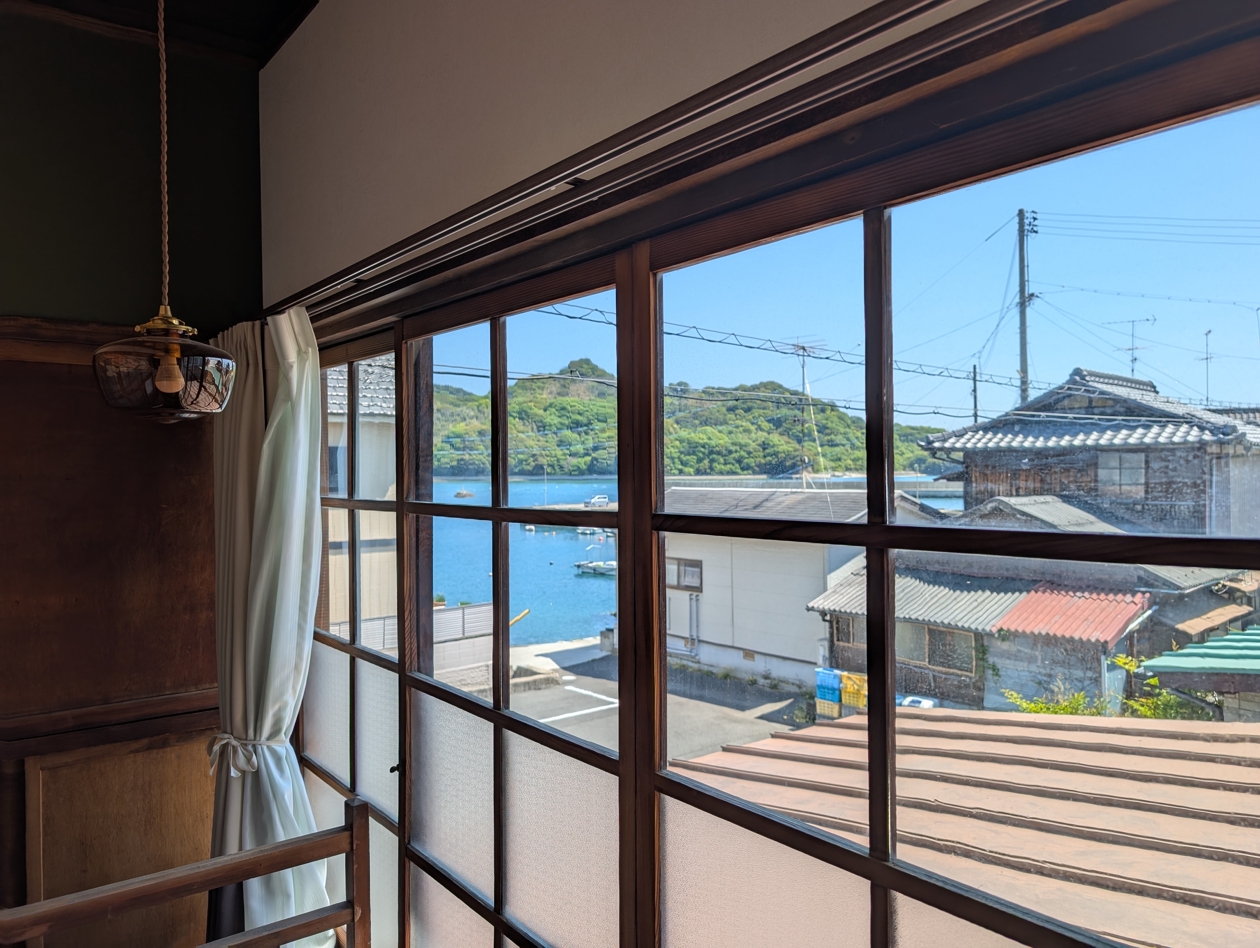 2階寝室から海をみる