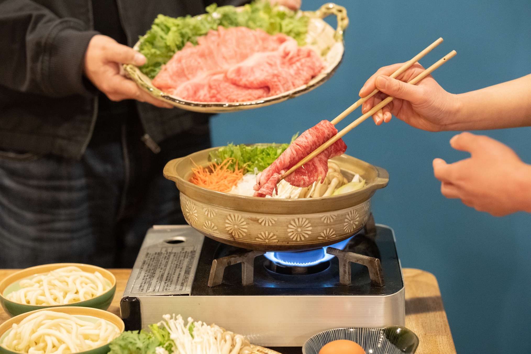 【春季限定】春の山菜狩り体験付プラン！上州牛＆群馬麦豚をすき焼きで食べ比べ×濃厚な平飼い卵の朝食付