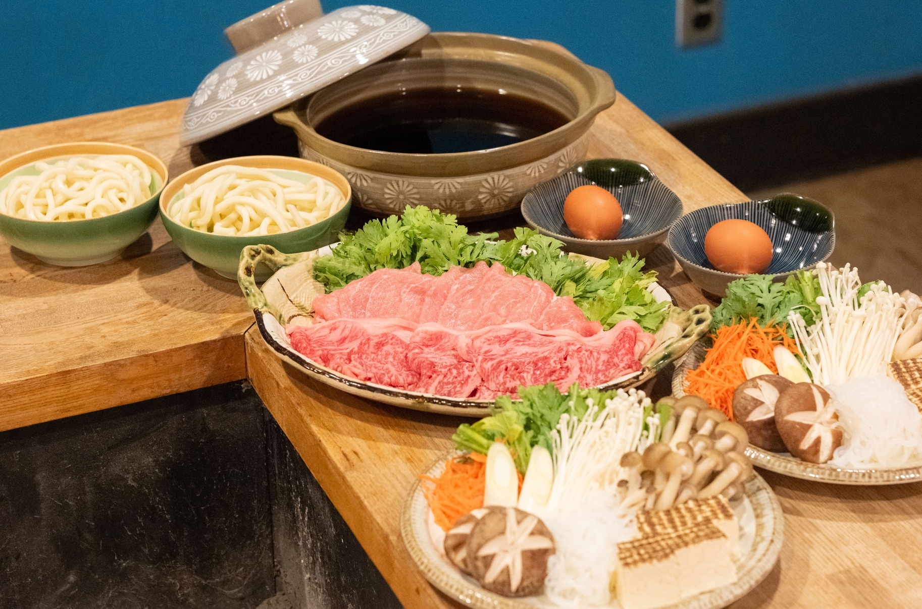 【春季限定】プチ贅沢！上州牛＆群馬麦豚をすき焼きで食べ比べ×濃厚な平飼い卵の朝食付