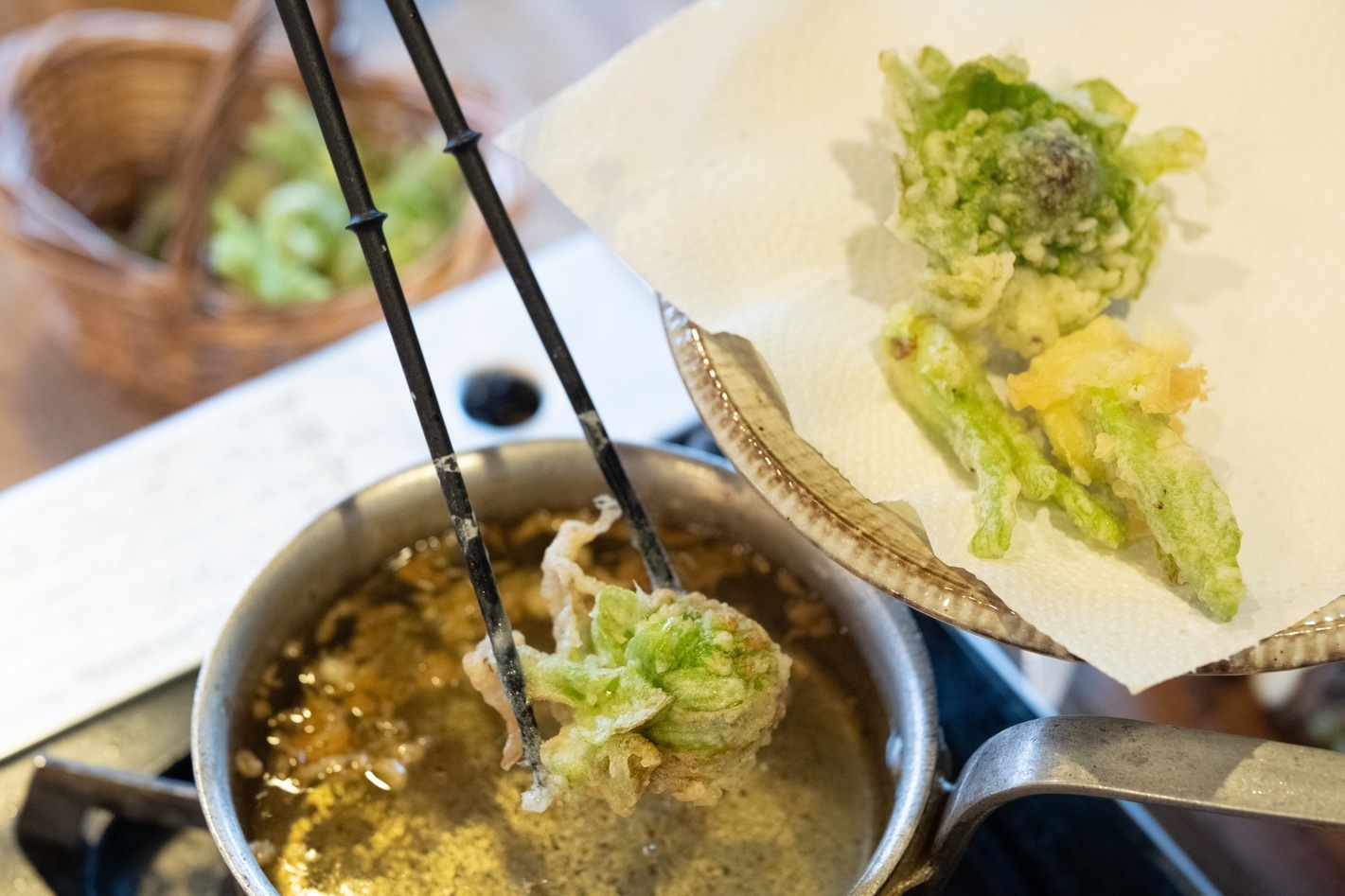 【春季限定】春の山菜狩り体験付プラン！上州牛＆群馬麦豚をすき焼きで食べ比べ×濃厚な平飼い卵の朝食付