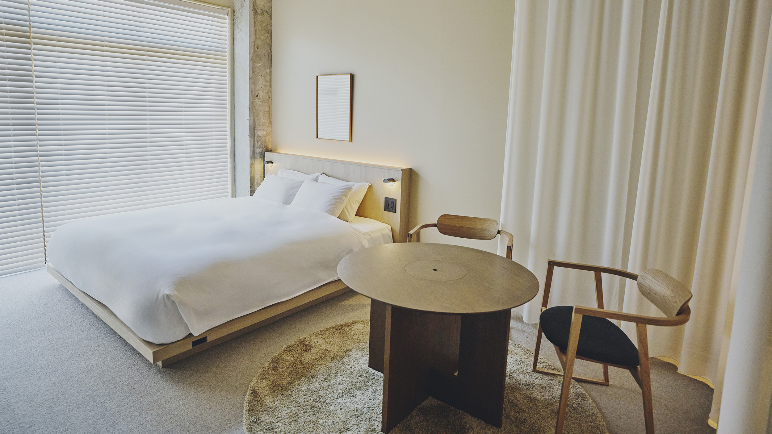 スタンダードダブル　ベッド