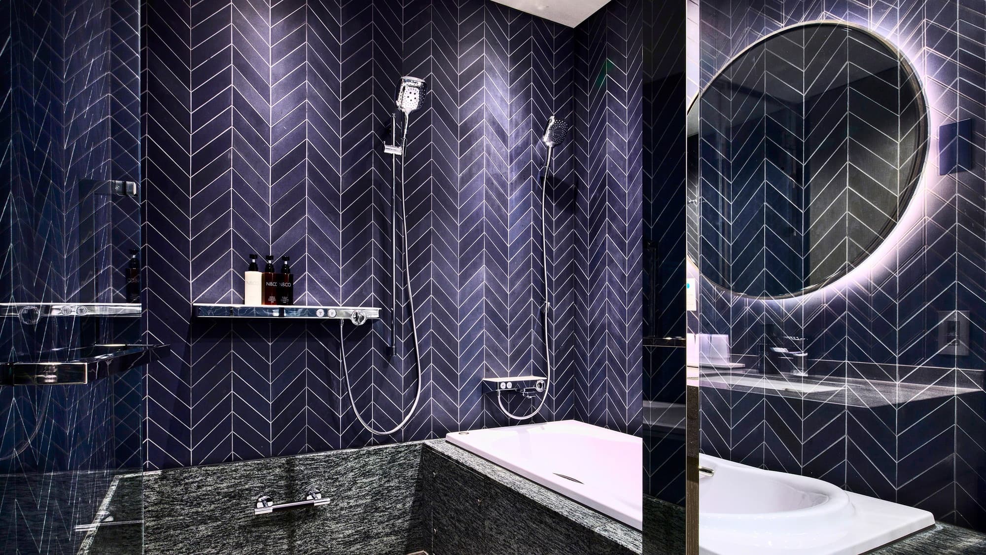 スイート｜贅沢なバスタイムをゆっくりお楽しみください。