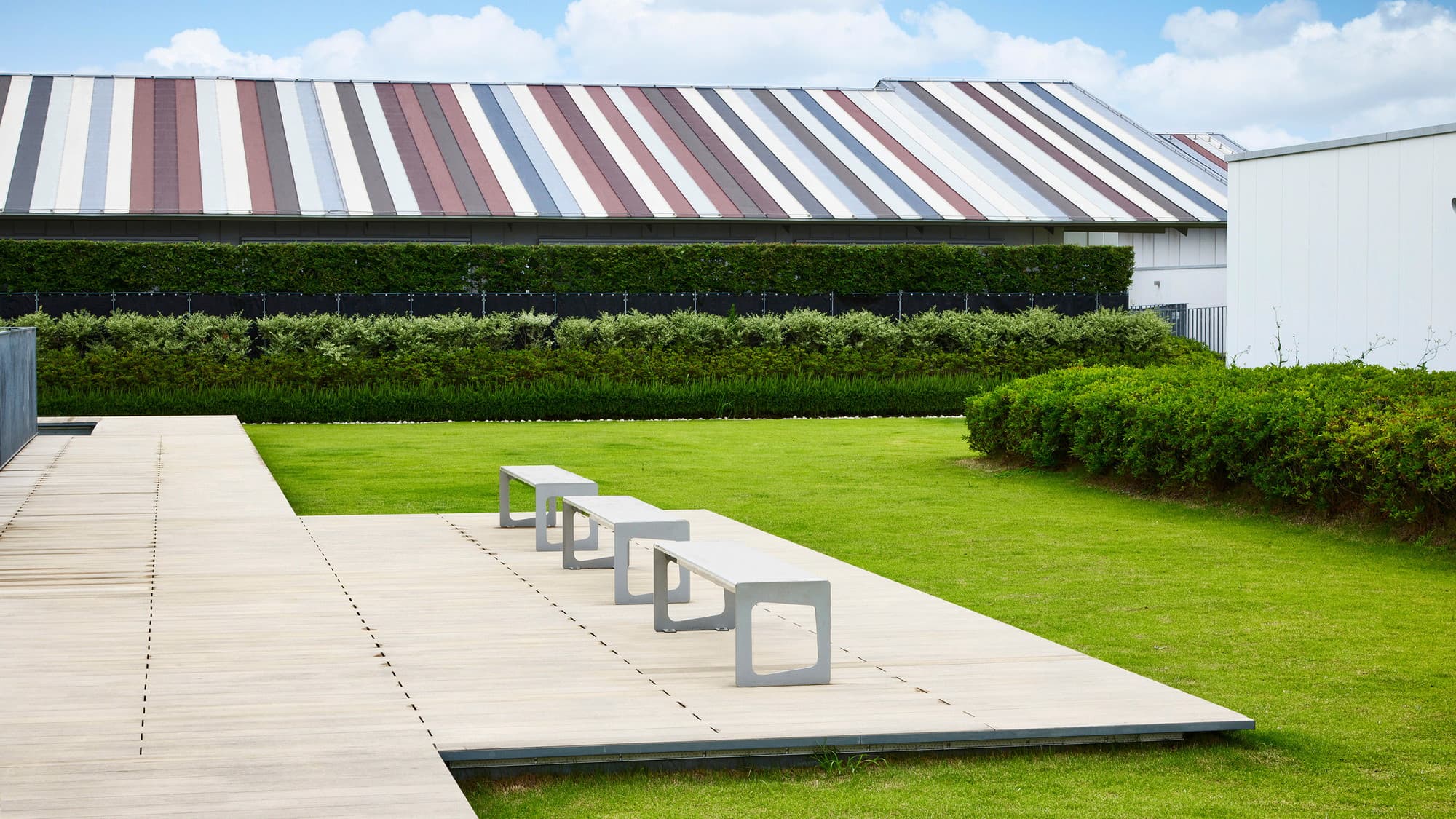 屋上庭園 | さわやかな朝の空気、情緒あふれる夕暮れ、そして遠くに広がる夜景や星空――。