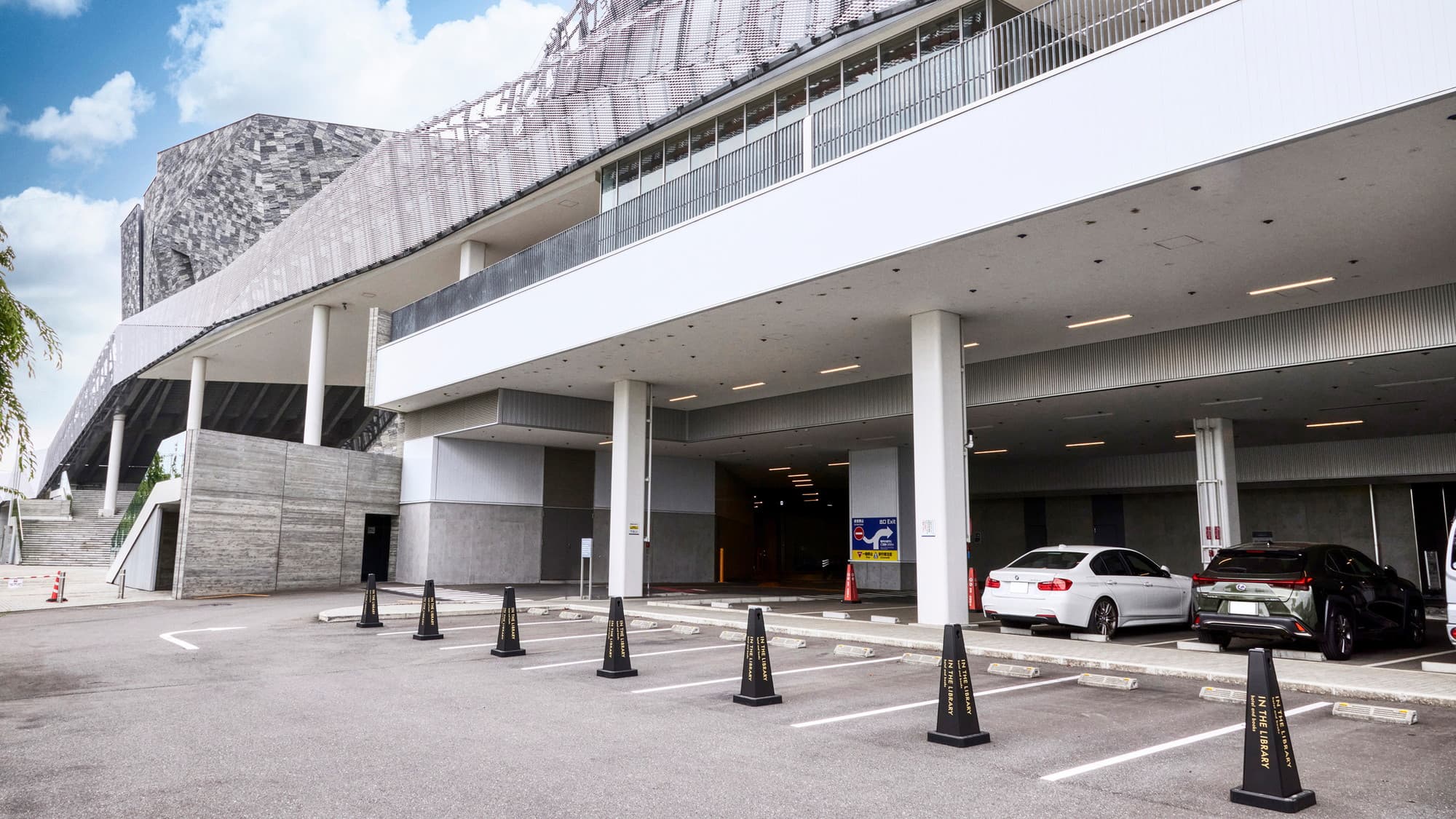 駐車場｜ところざわサクラタウン駐車場を無料でご利用いただけます。レセプションにお申し出ください。