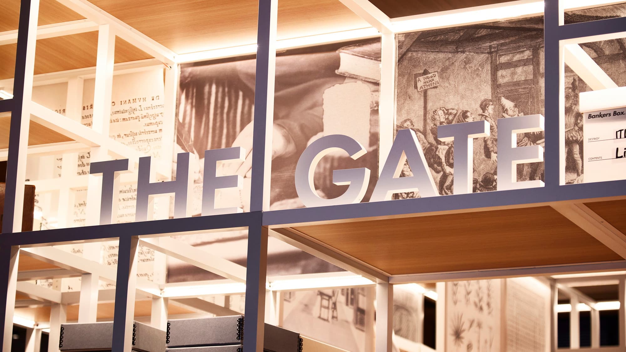 THE LIBRARY | ゲストを迎える大きなゲート―― the gate