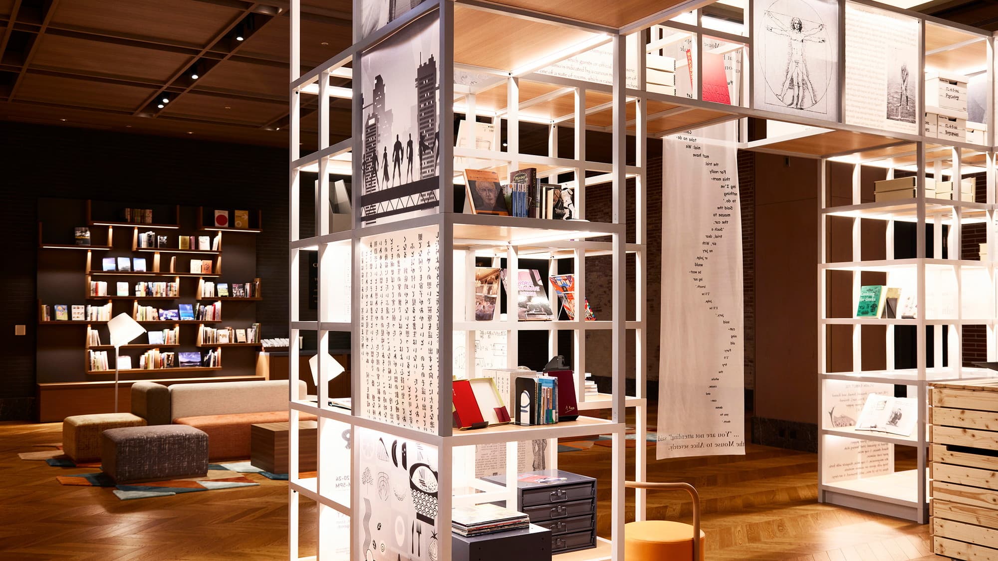 THE LIBRARY | the gate｜あちこちに置かれた書物をお楽しみください。