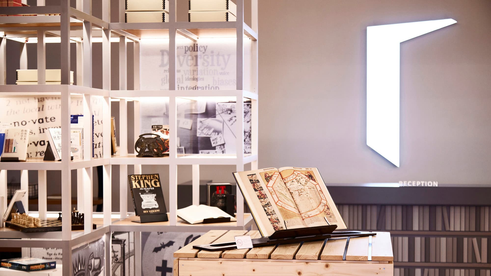 THE LIBRARY | the gate｜本との出会いをお楽しみください。