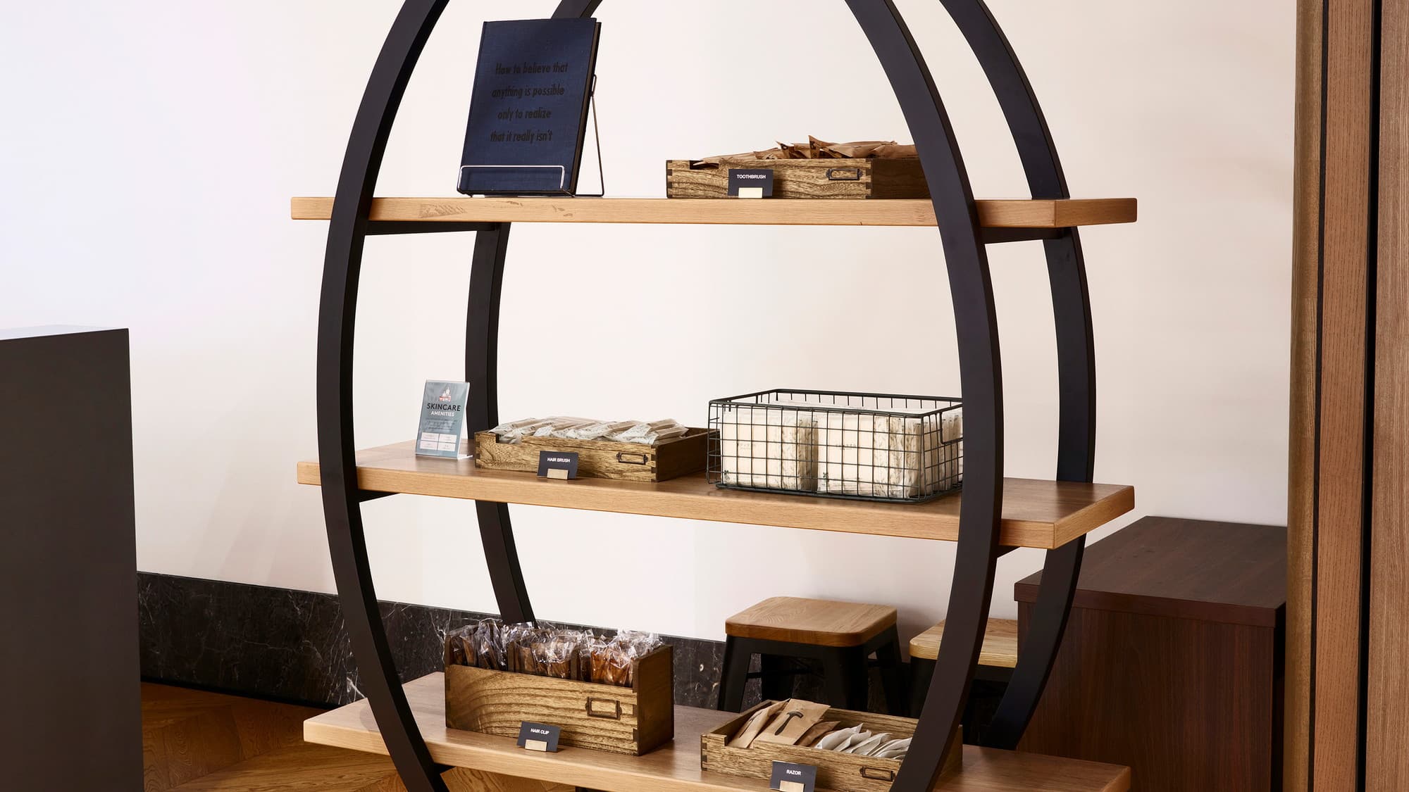 レセプション無料提供アイテム｜快適な旅を支えるアメニティをご用意。ご自由にお取りください。