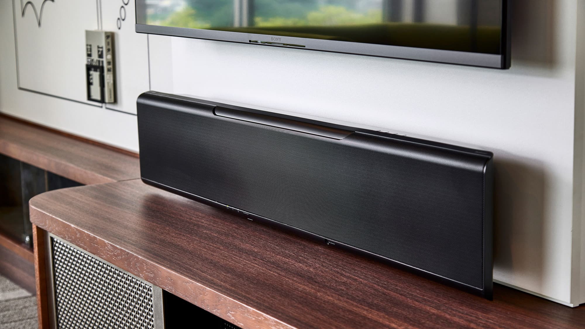 客室｜スピーカー／各客室のテレビと連動し、臨場感あふれる音をお楽しみいただけます。