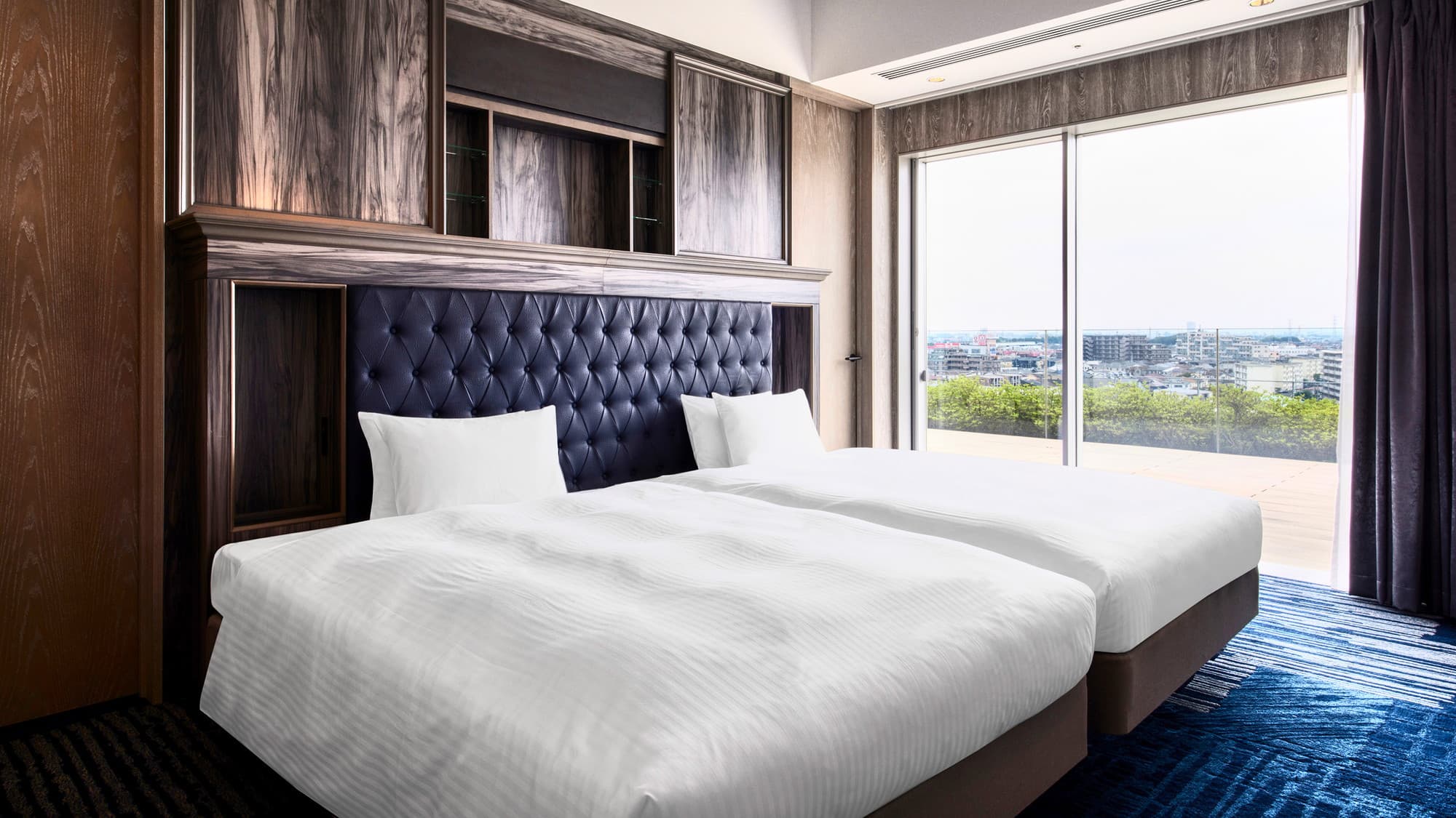 スイート｜91平米／定員6名／ベッド幅140cm&times;2台、ソファベッド100cm&times;2台