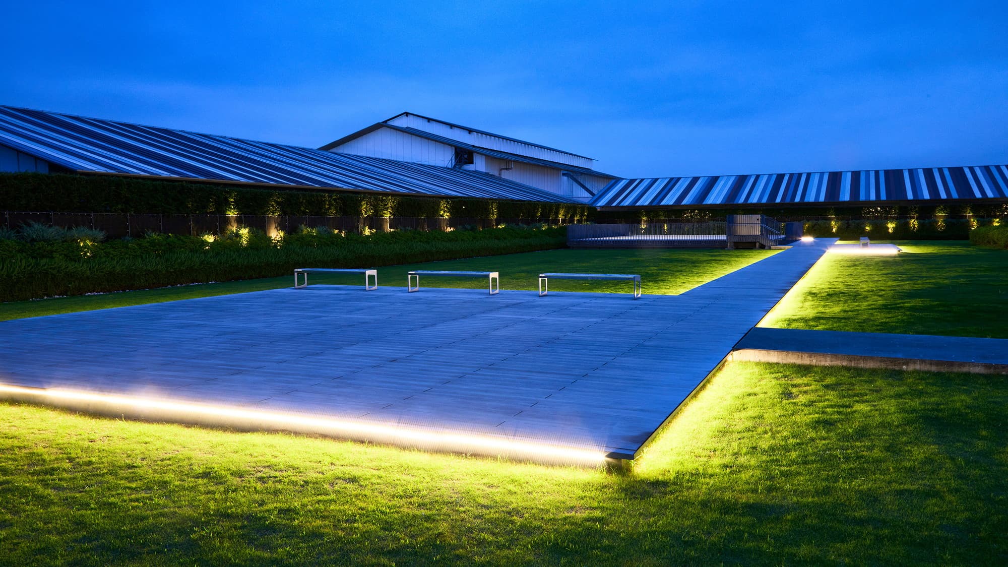 屋上庭園 | 時間の移ろいを感じられる屋上庭園で、思い思いの時間をお過ごしいただけます。