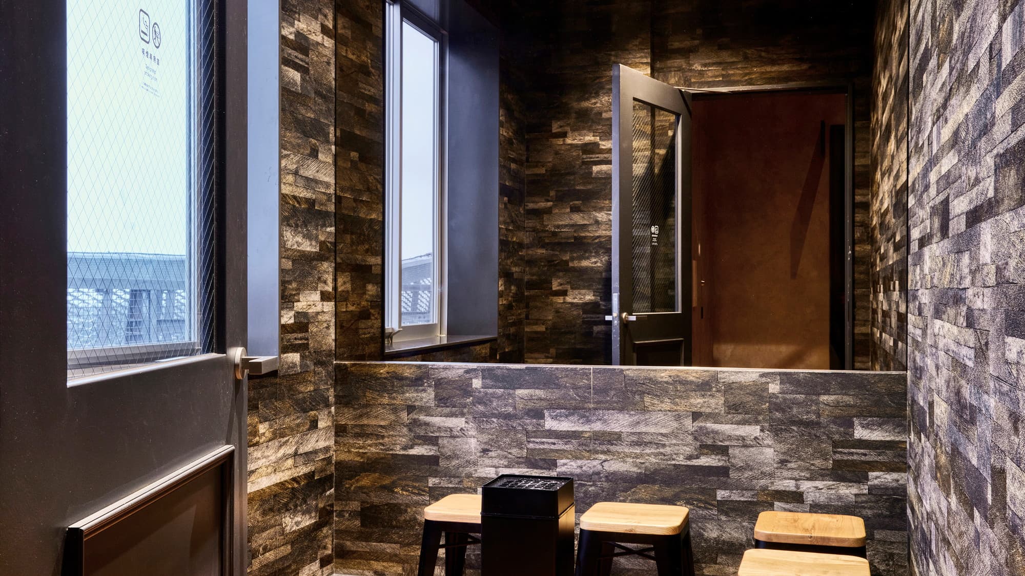 館内施設｜喫煙ブース