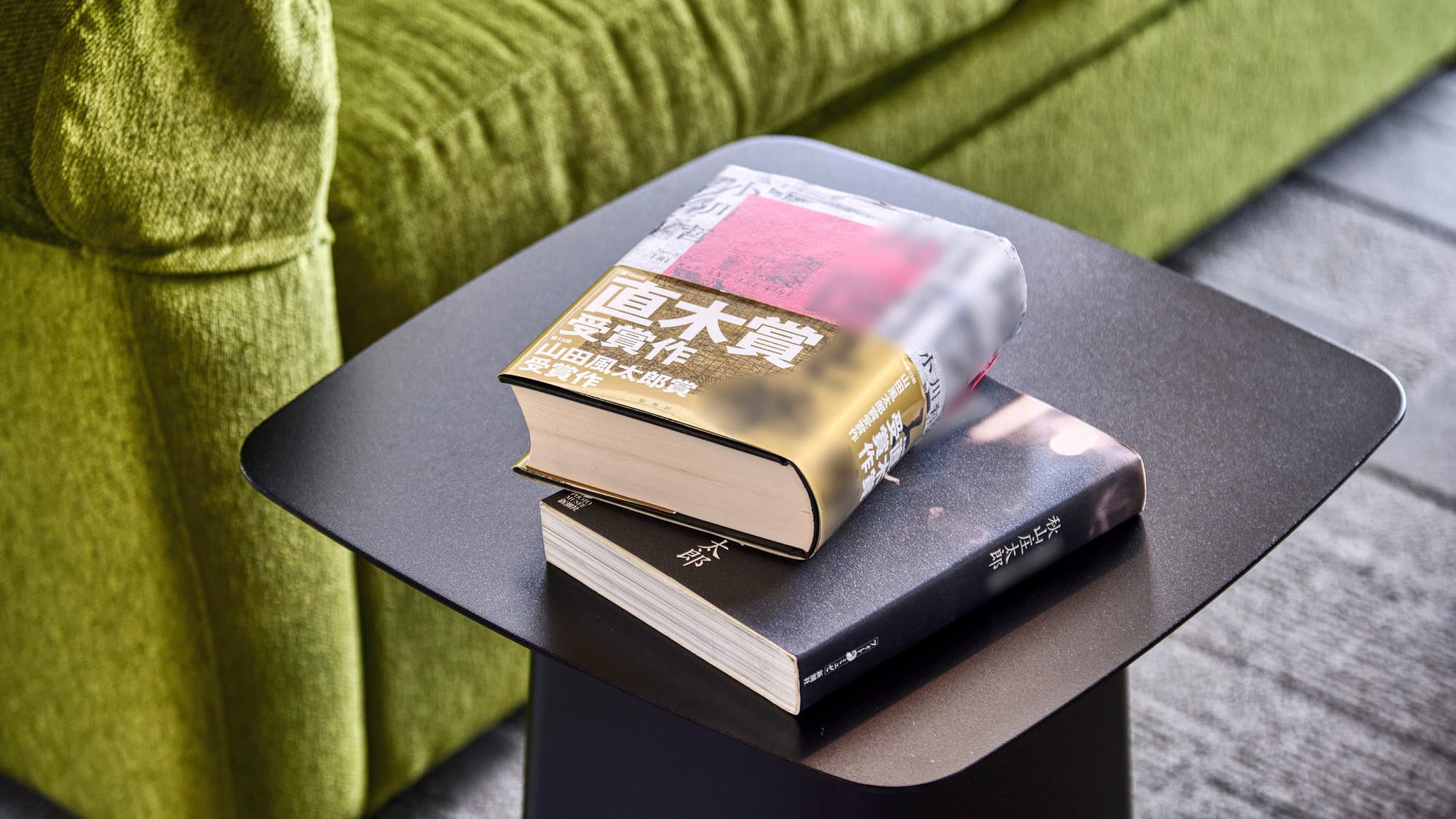 BOOKS TO GO | THE LIBRARYにある本は、お部屋でもお読みいただけます。