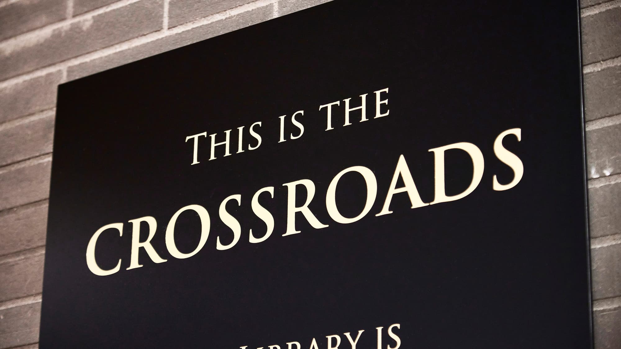 THE LIBRARY | 知らない本と出会いう&ldquo;交差点&rdquo;―― the crossroads