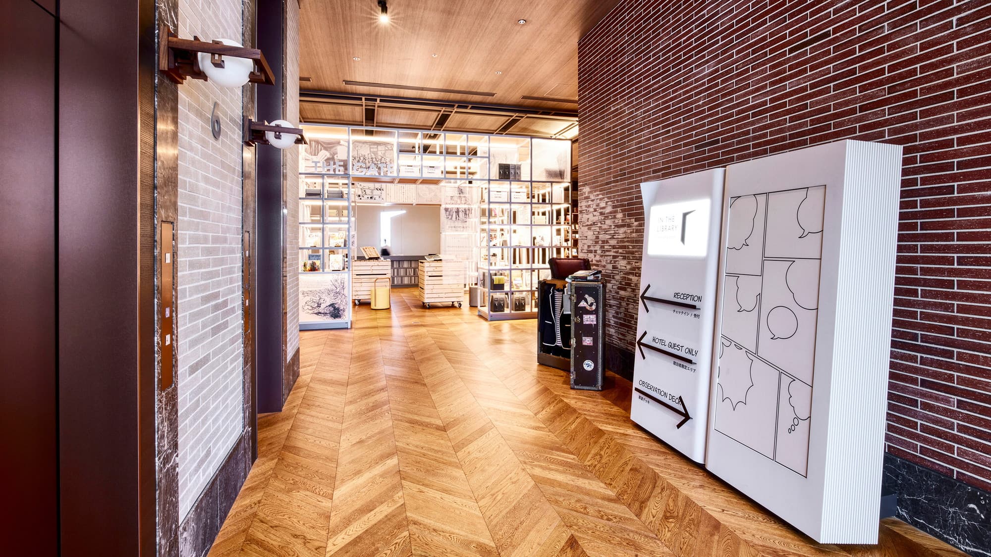 エレベーターホール｜エレベーターを降りた瞬間から、さまざまな本との出会いへの期待が高まります。