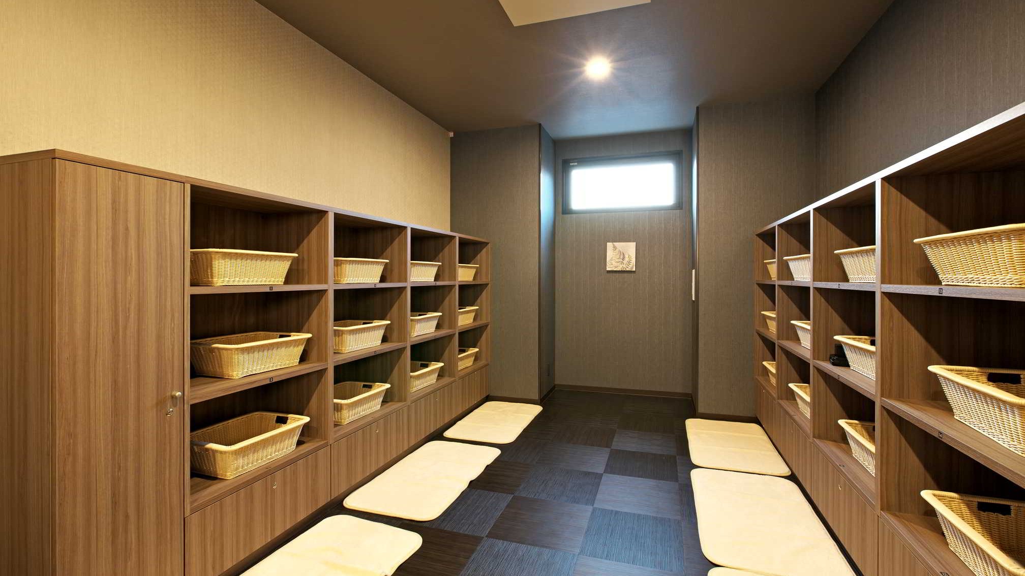 男性大浴場脱衣室