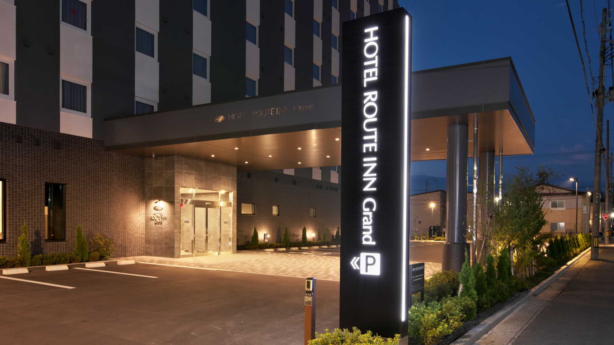 ホテル入口看板