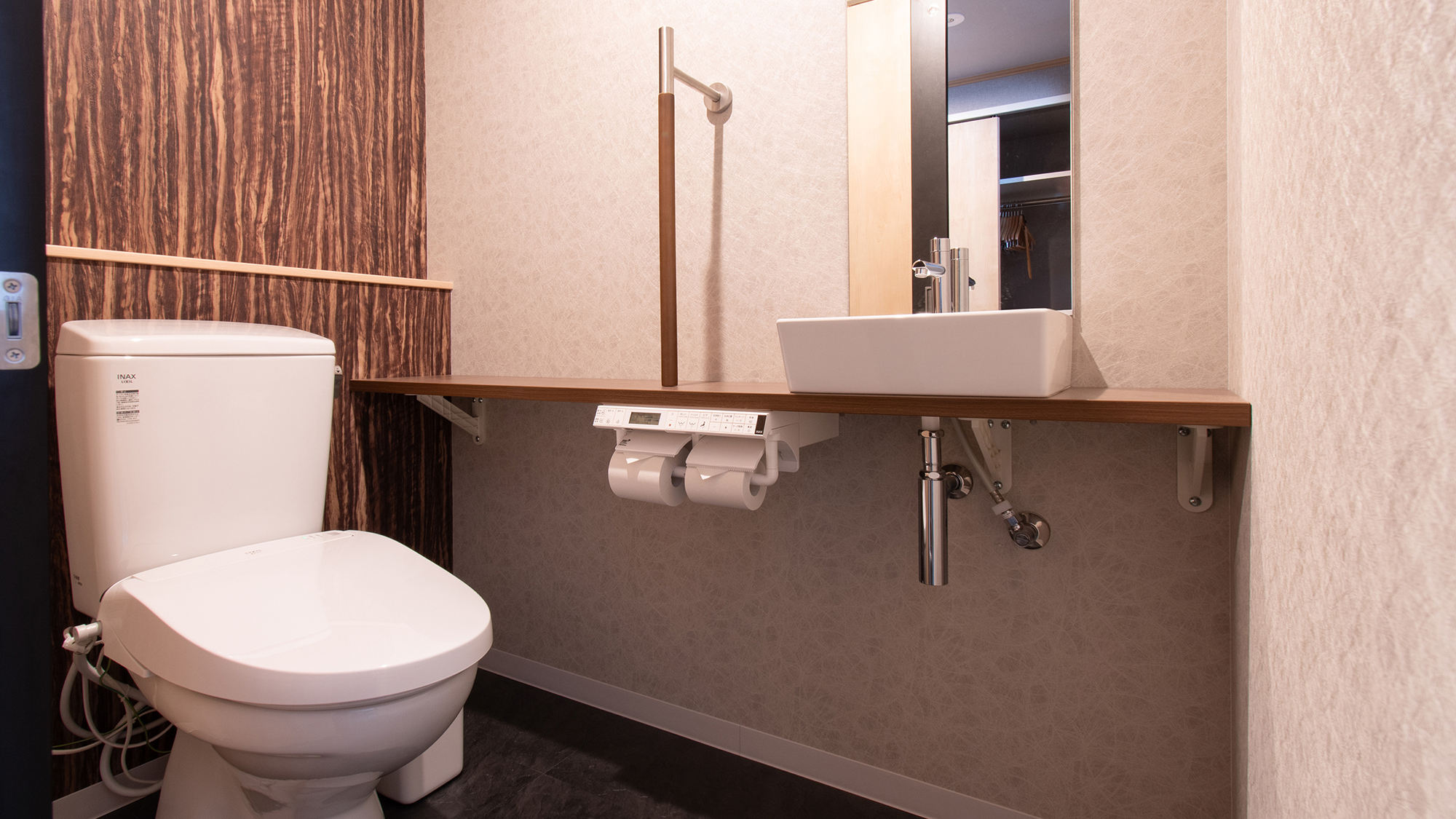 トイレ　-デラックスルーム-