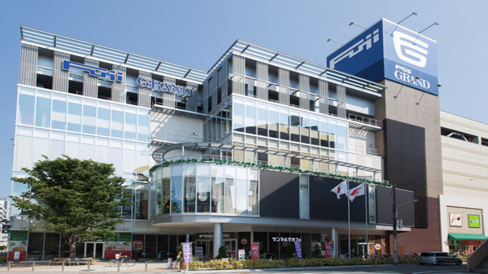 【フジグラン広島】複合型商業施設。ホテルより徒歩3分。