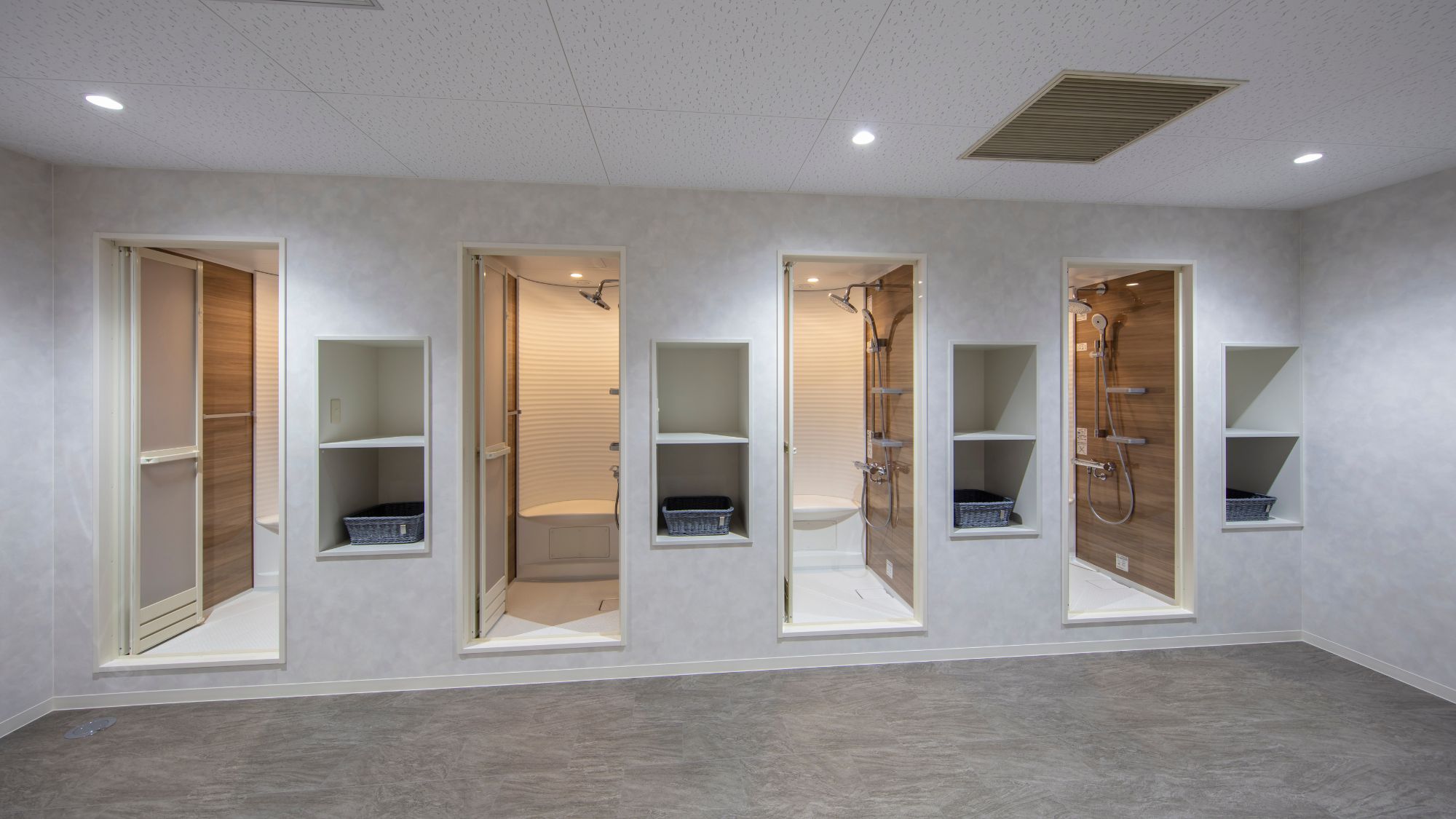 ◆男性用カプセルルーム：共同シャワー