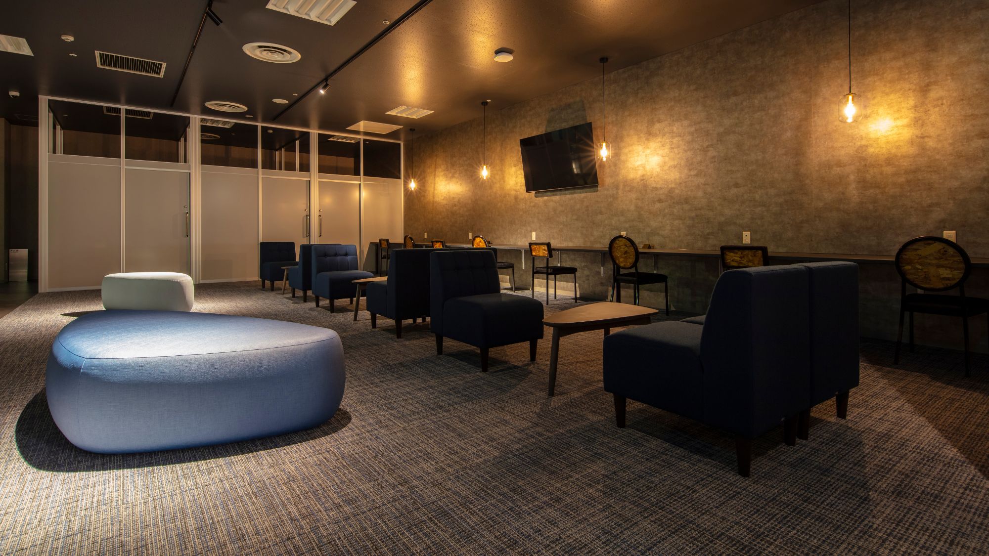 共用ロビー：フリードリンクございます