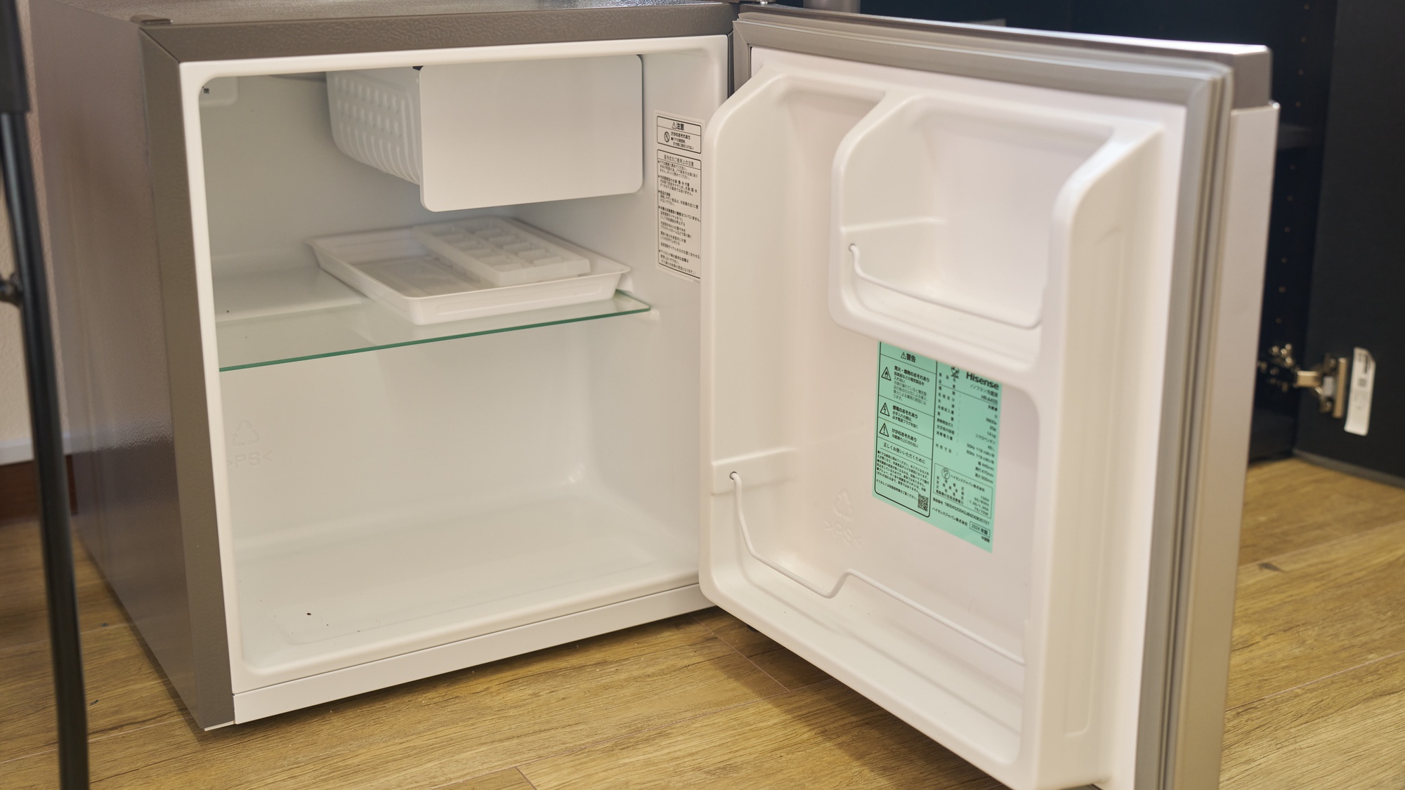 ・【201：冷蔵庫】お飲み物やちょっとしたおつまみを保存するのにぴったりです