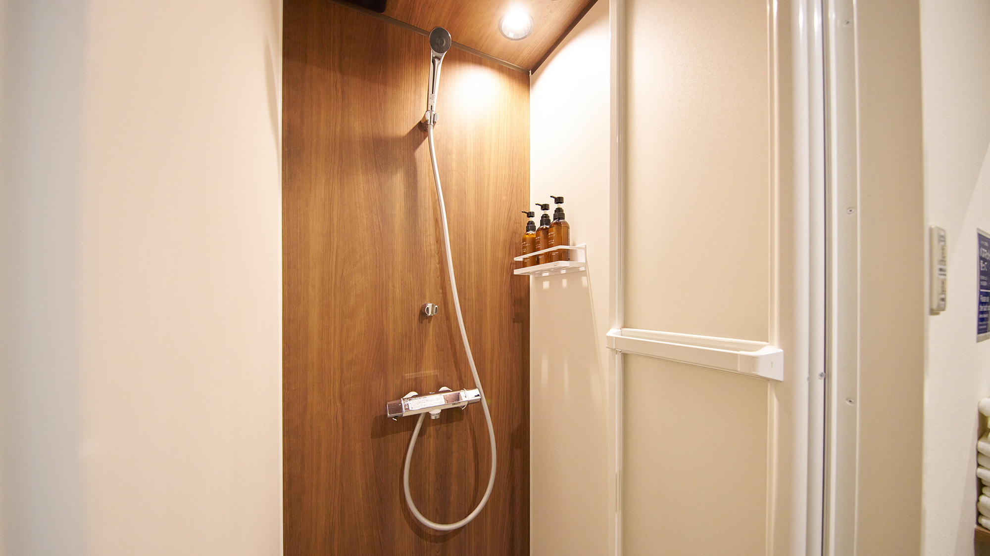 ・【共用シャワールーム】シャンプー、コンディショナー、ボディソープをご用意しております