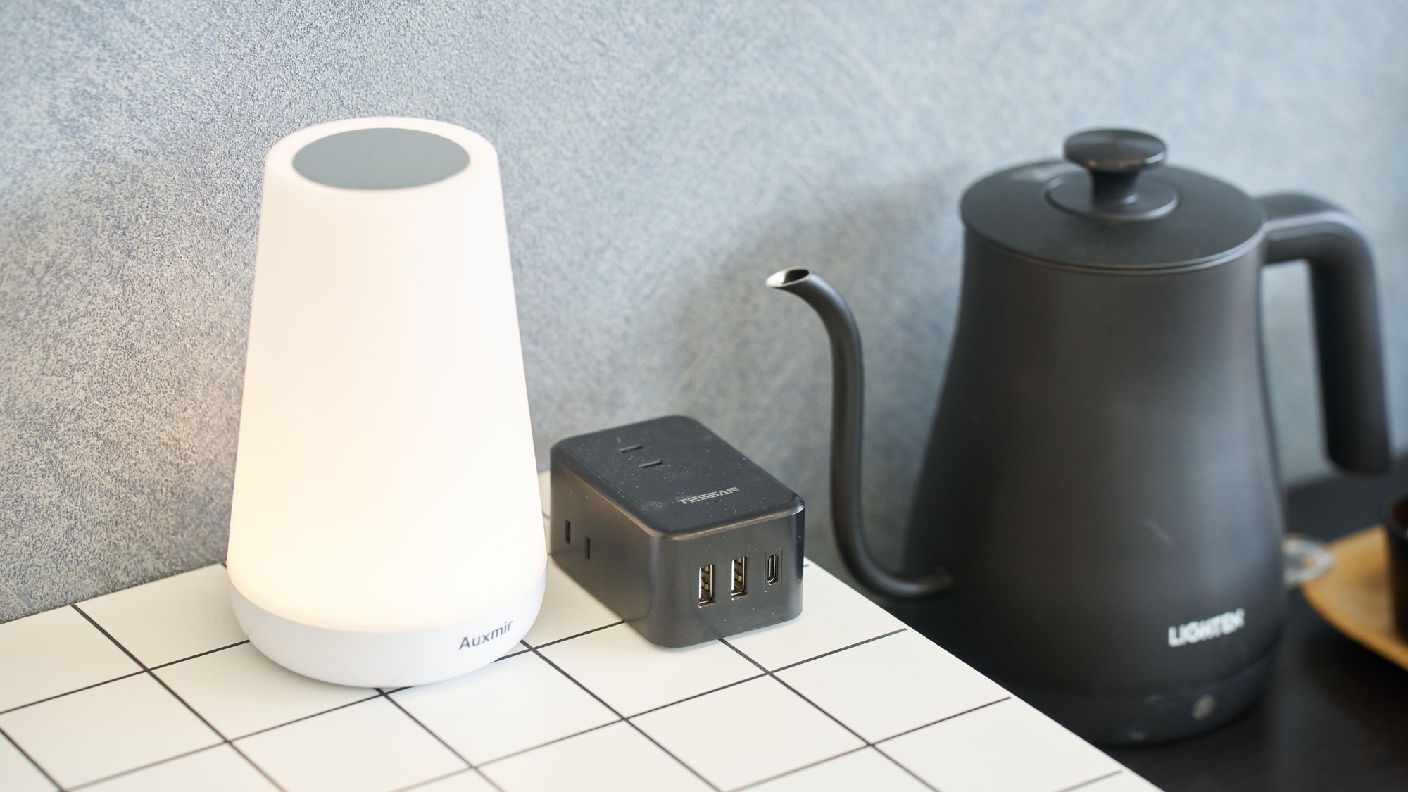 ・【202：設備】スマホやPCなど複数台同時に充電が可能です