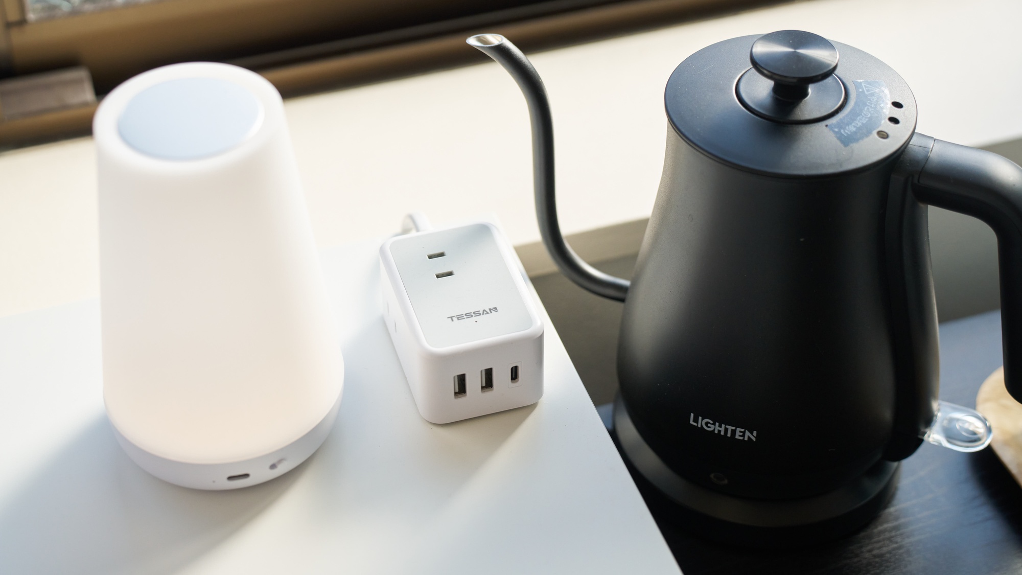 ・【201：設備】電源タップや電気ケトルなどの備品も充実しております