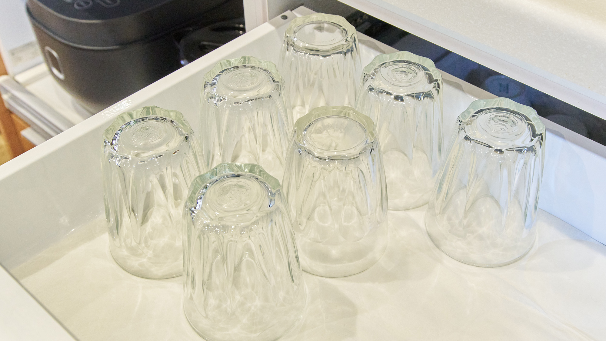 ・【共用キッチン設備】コップをご用意。ご自由にお使いください