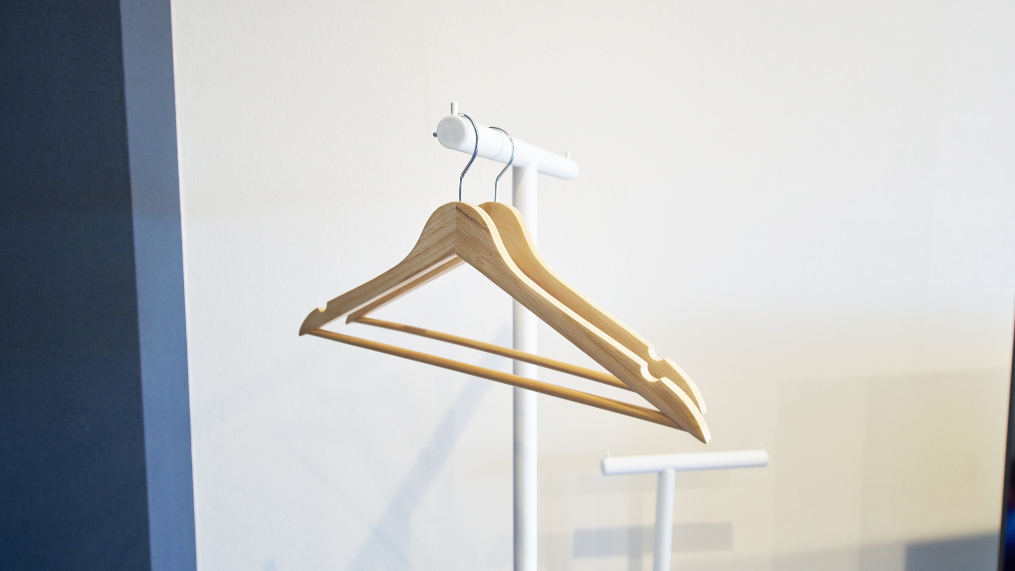 ・【203：ハンガー】大切な衣服をしわや型崩れから守ります