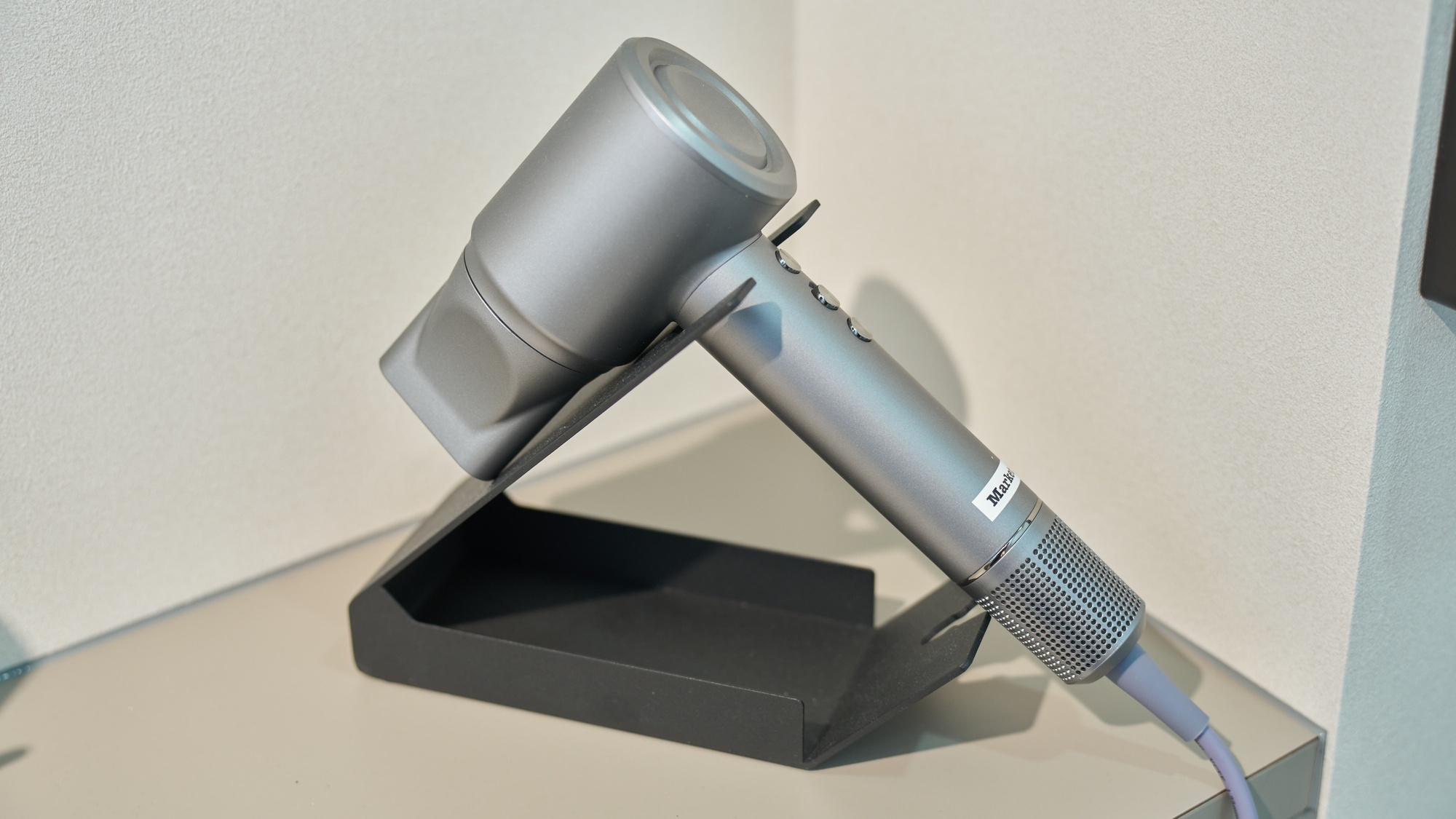 ・【210：ドライヤー】お部屋に備え付けております。ご持参の必要ありません