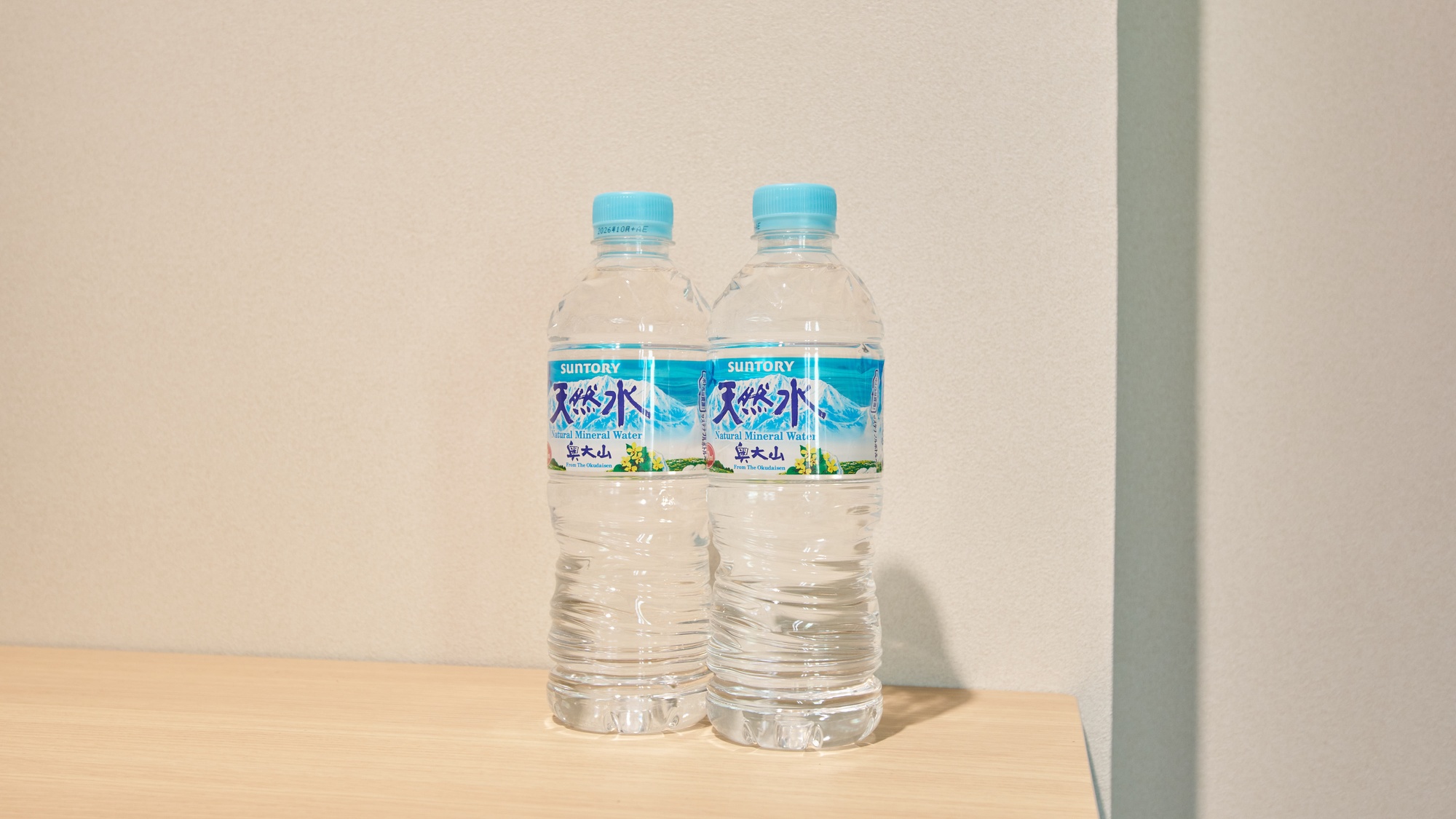 ・【210：アメニティ】お水はサービスです。ご自由にお飲みください