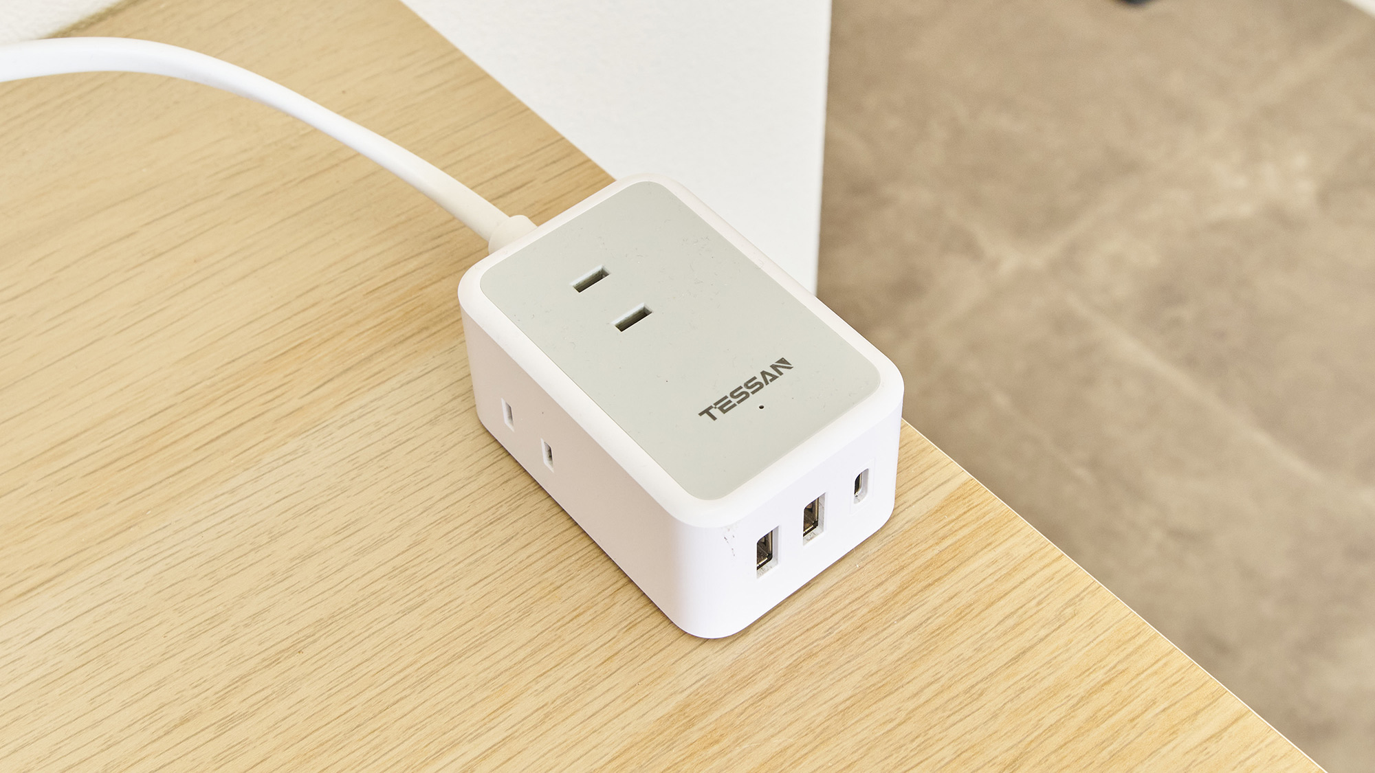 ・【205：設備】スマホもPCもまとめて同時充電が可能です