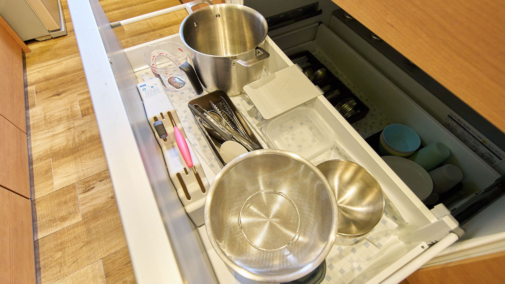 ・【共用キッチン設備】各種調理器具をご用意。自炊派の方にぴったりです