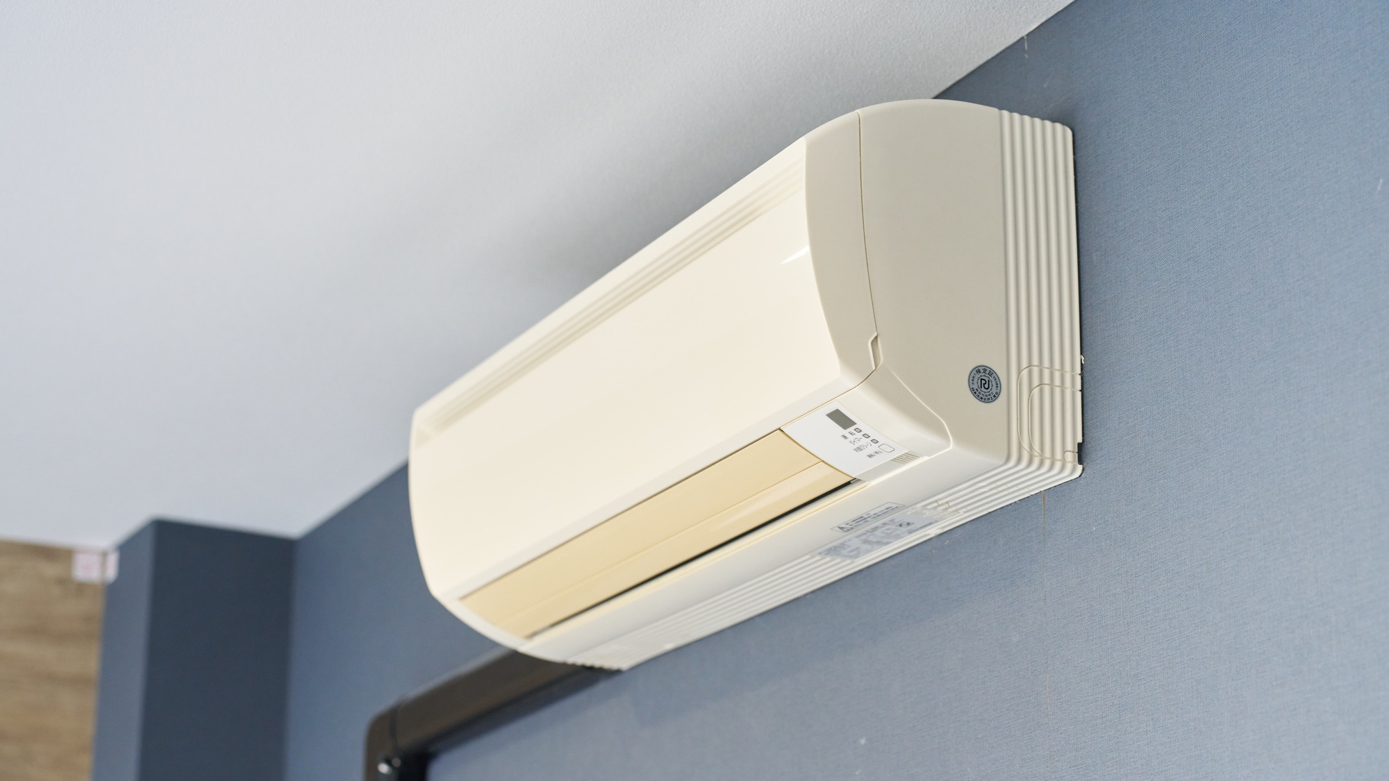 ・【203：エアコン】お部屋の中を快適な温度に調整していただけます