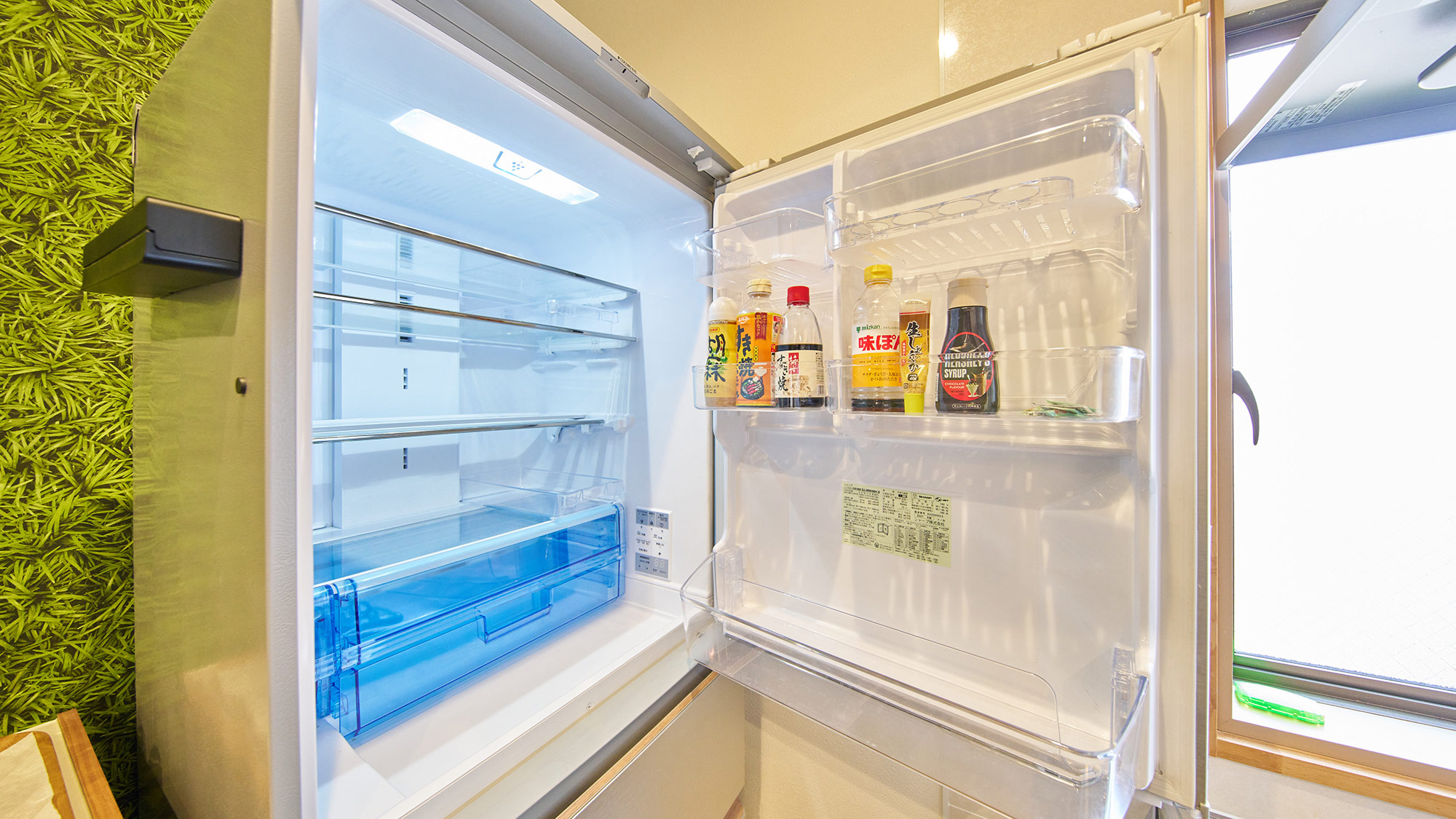 ・【共用キッチン設備】大容量の冷蔵庫をご用意。食材を沢山買っても安心です