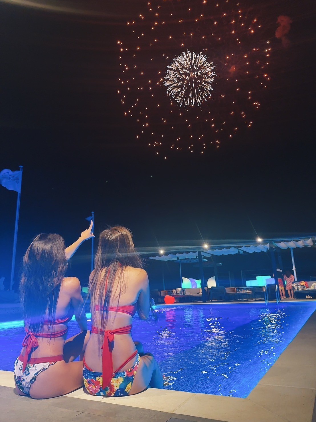 ナイトプールもいい感じです