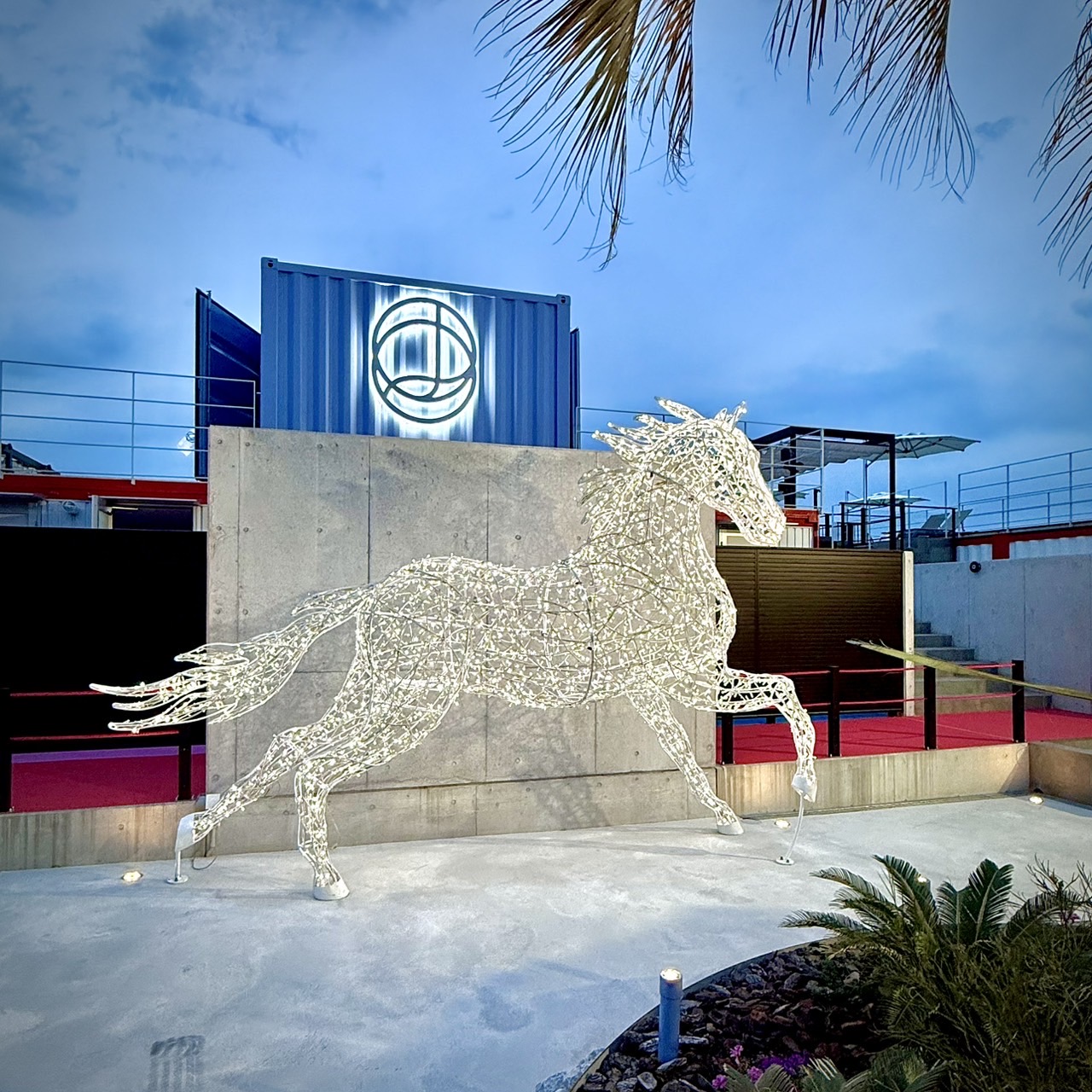 ライトアップされたお馬さん