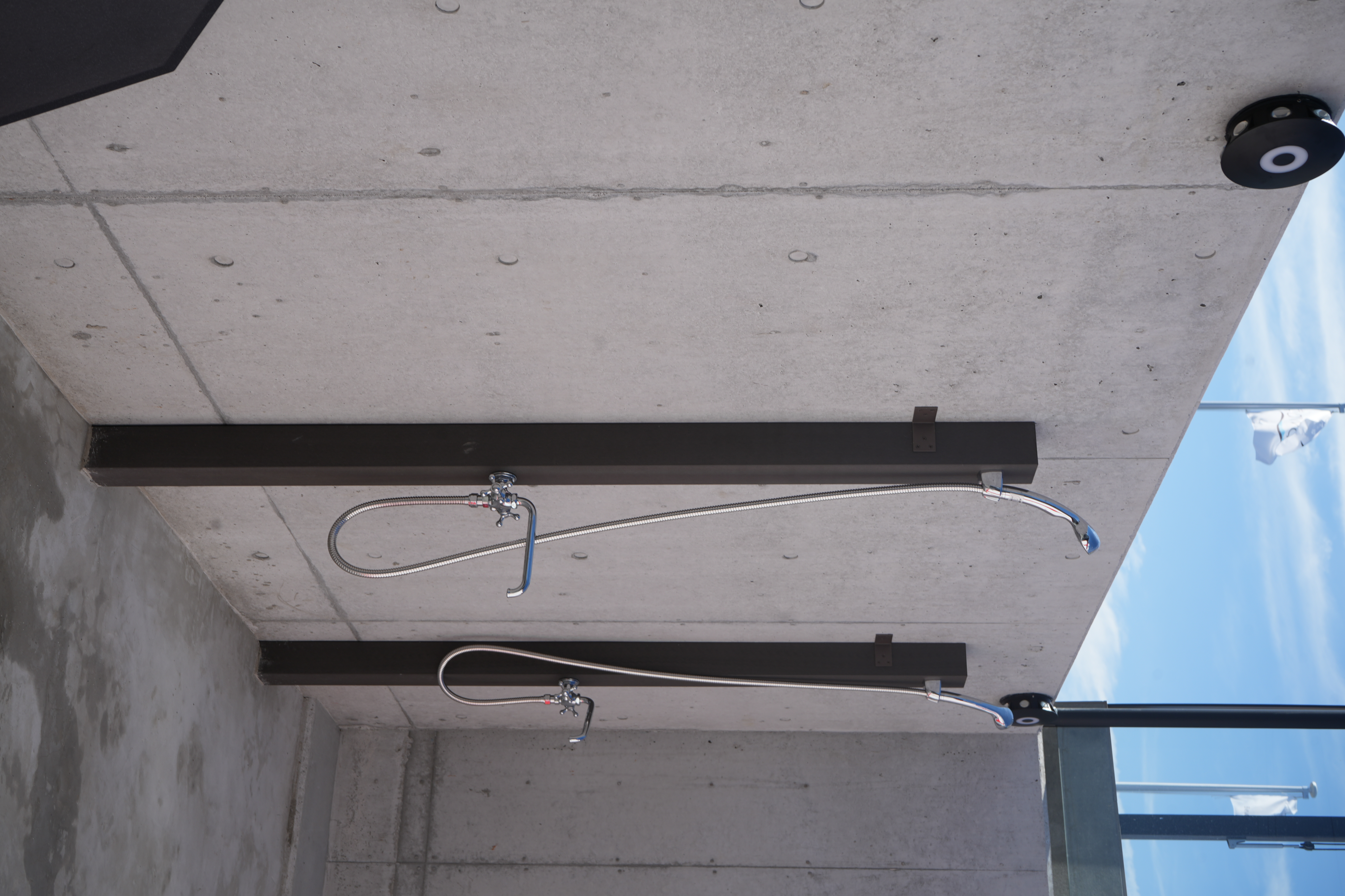 プールサイドシャワー