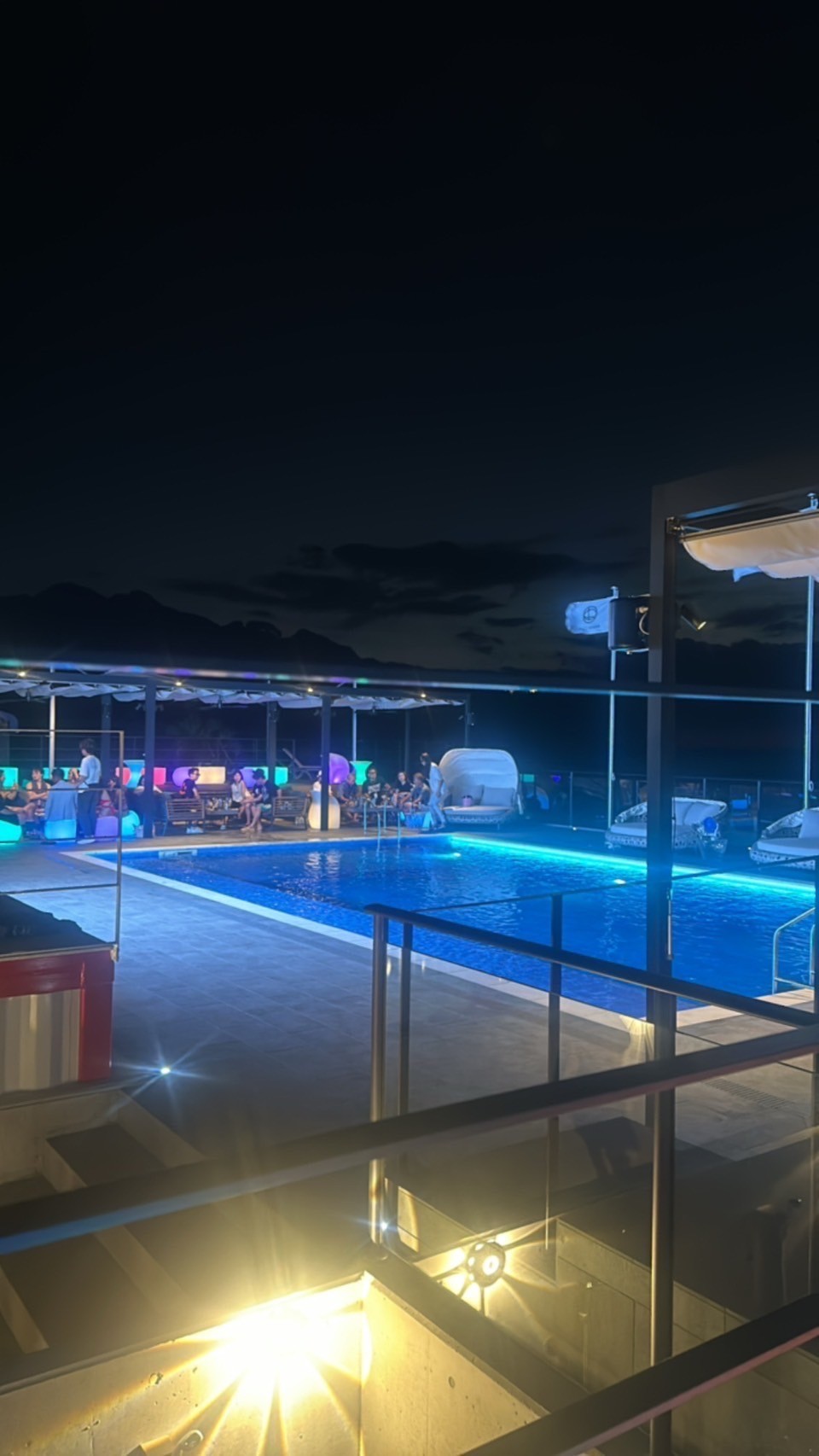 ナイトプール