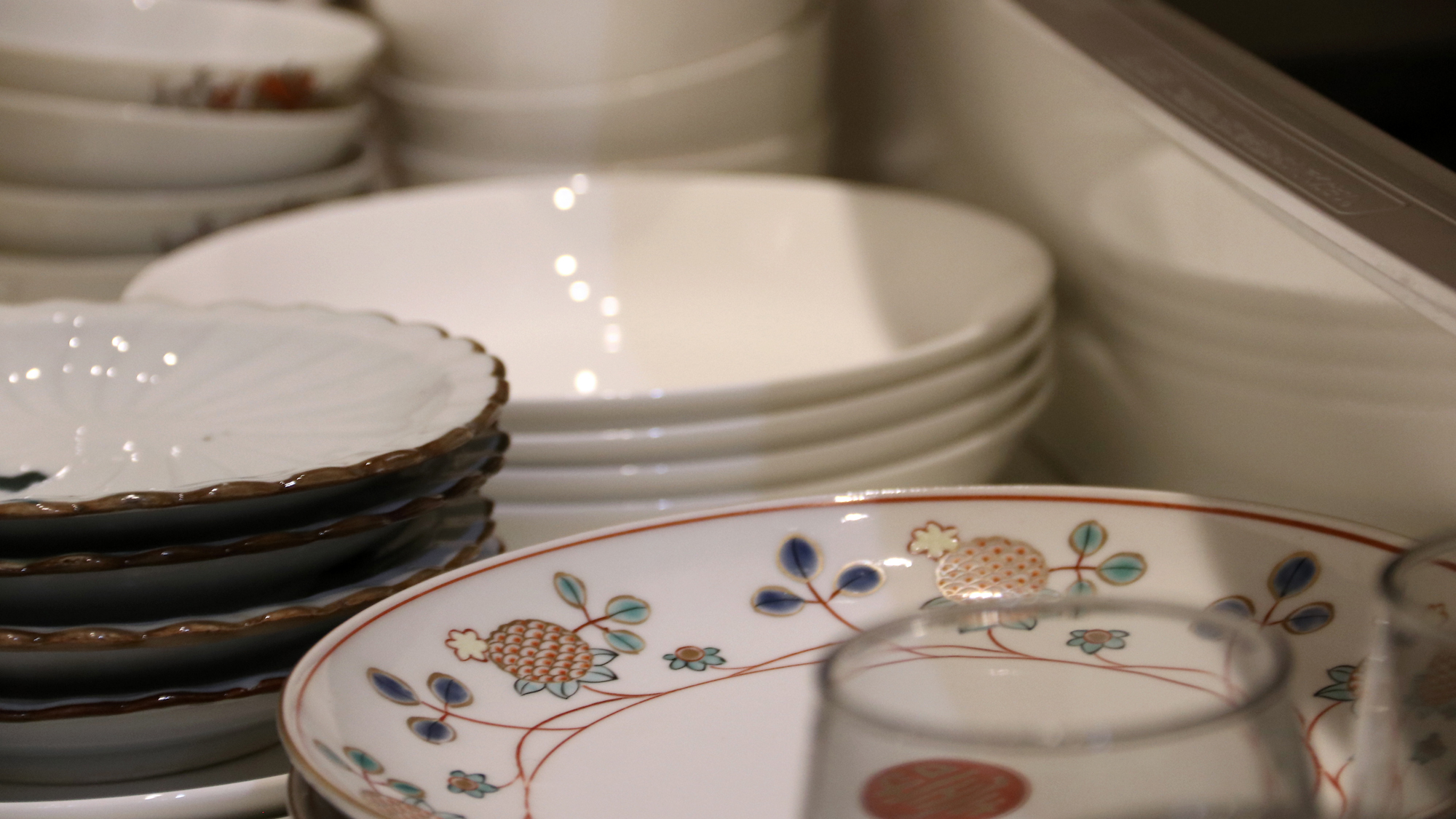 【龍助の間】 食器類 