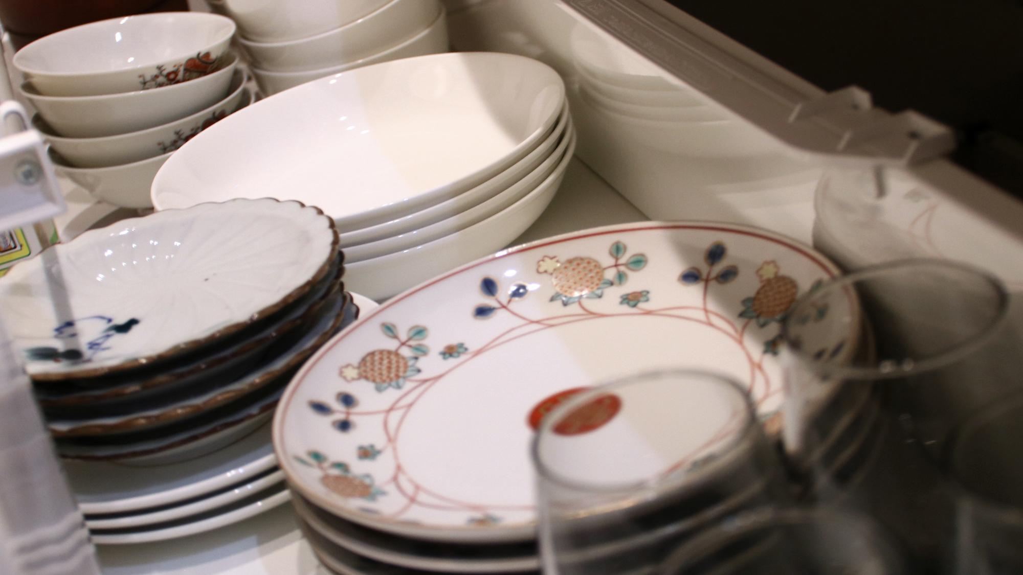 【龍助の間】 食器類 