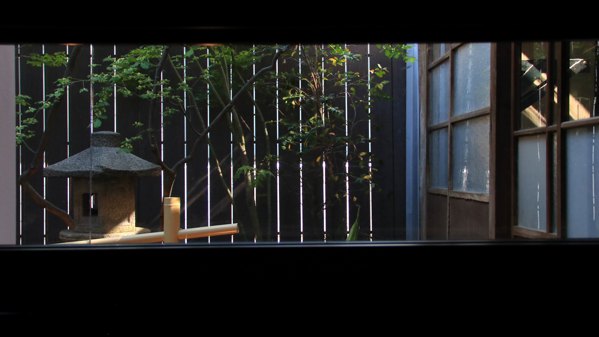 【群青の間】外の庭の風景