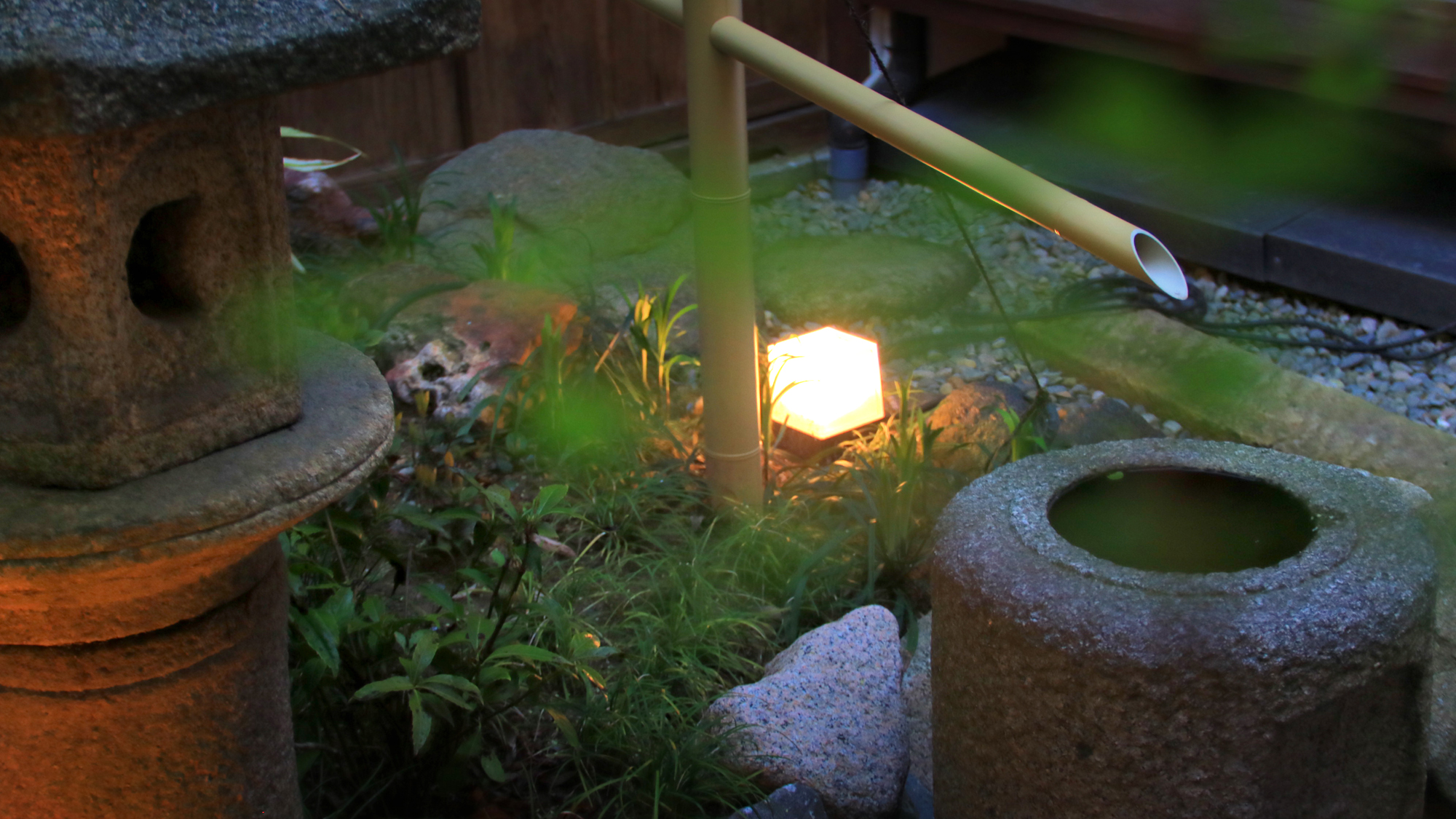 【群青の間】外の庭の風景